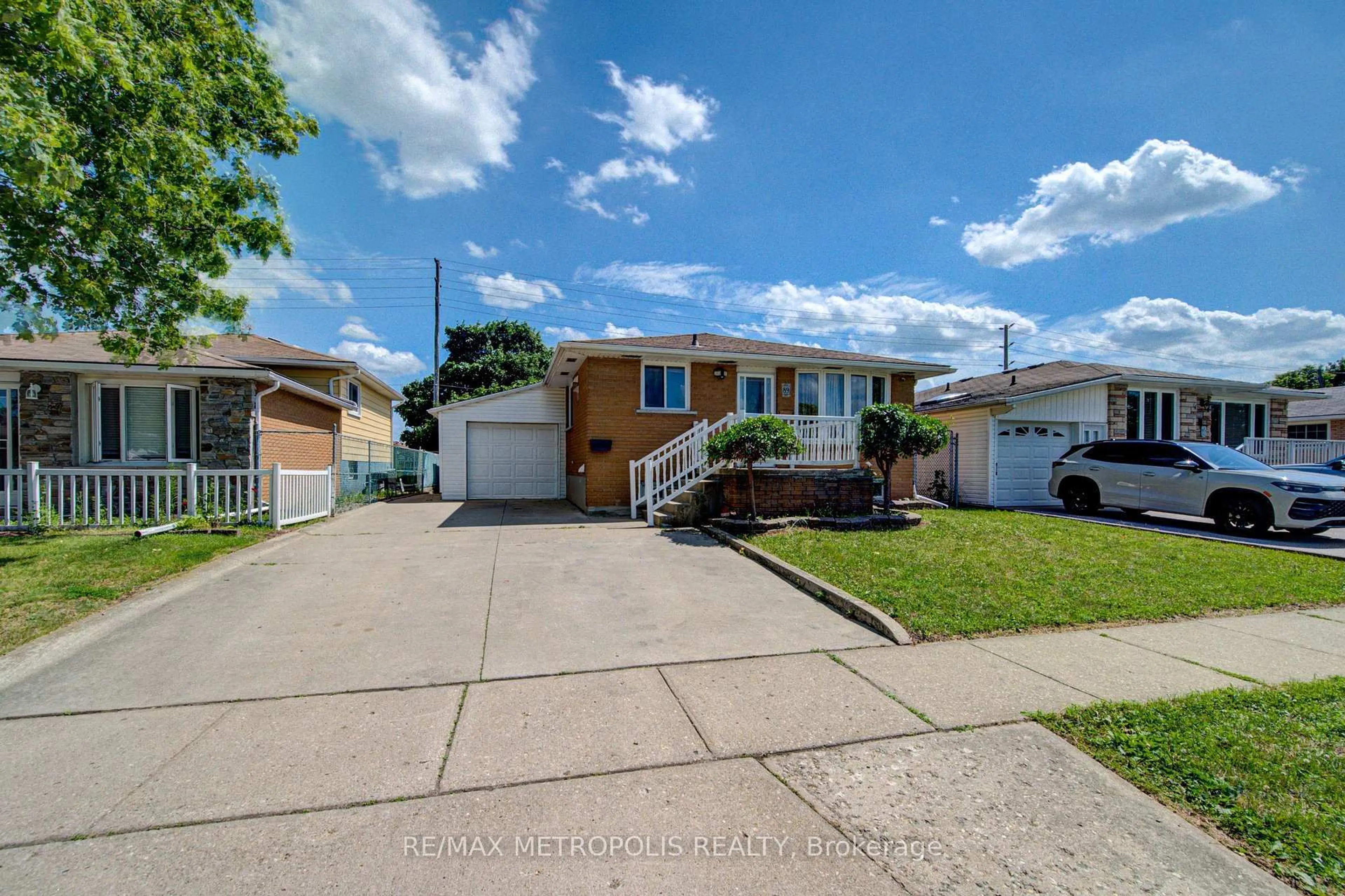 A pic from outside/outdoor area/front of a property/back of a property/a pic from drone, street for 89 Winter Ave, Cambridge Ontario N1R 6G8