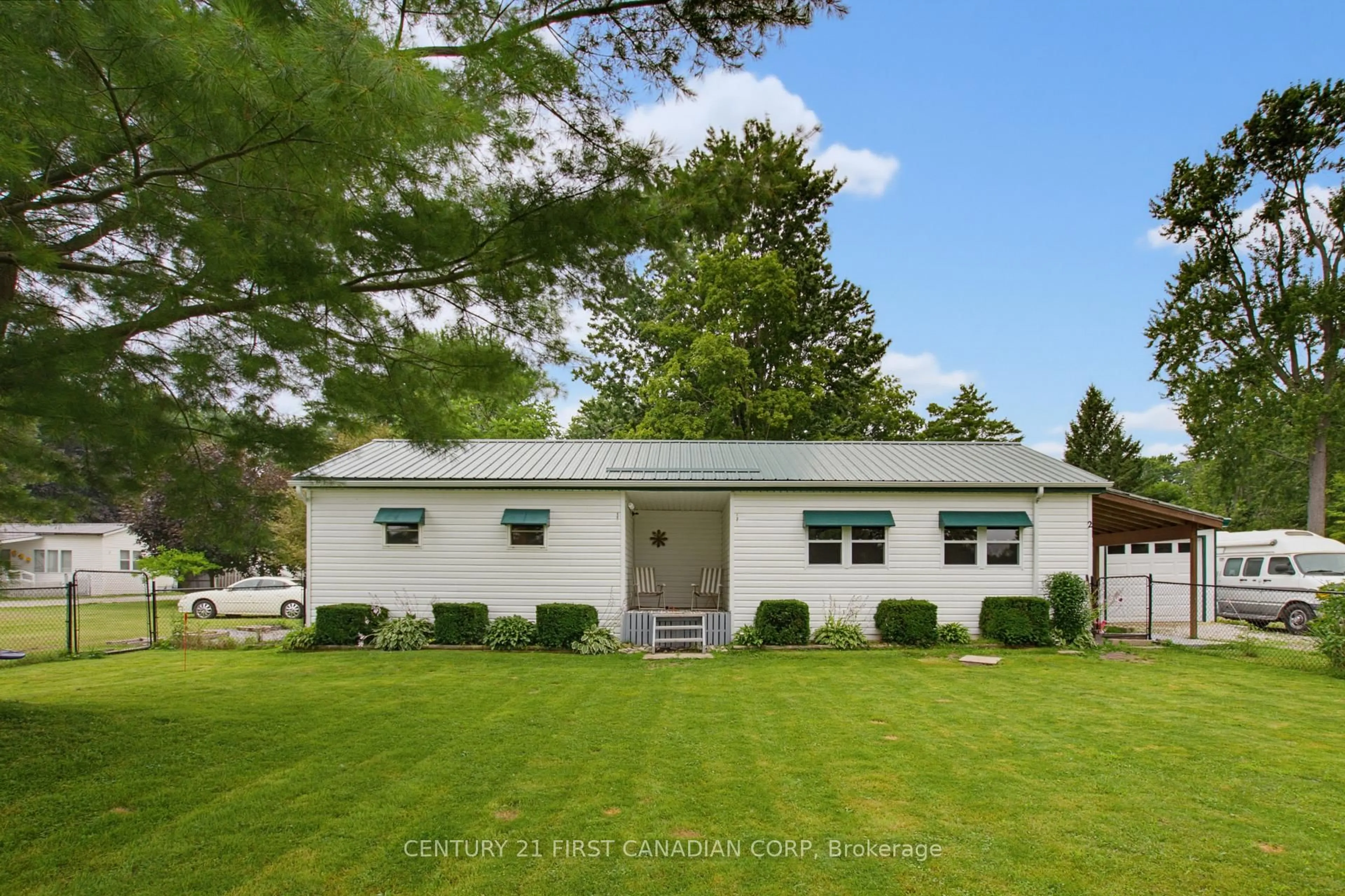 Home with vinyl exterior material, unknown for 9279 Hacienda Rd #2, Malahide Ontario N5H 2R1