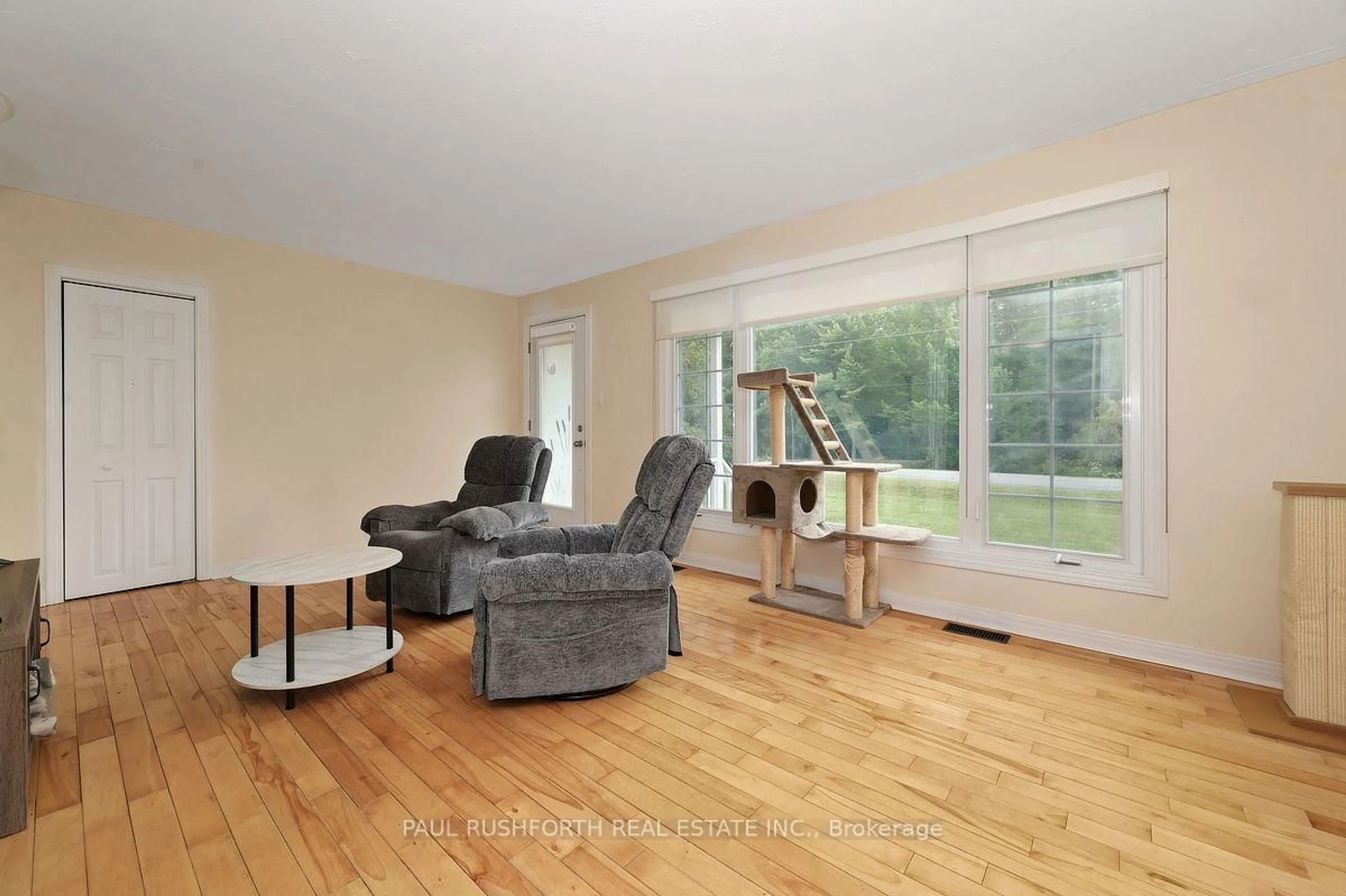 Living room with furniture, wood/laminate floor for 5090 Carlsbad Lane, Vars Ontario K0A 3H0