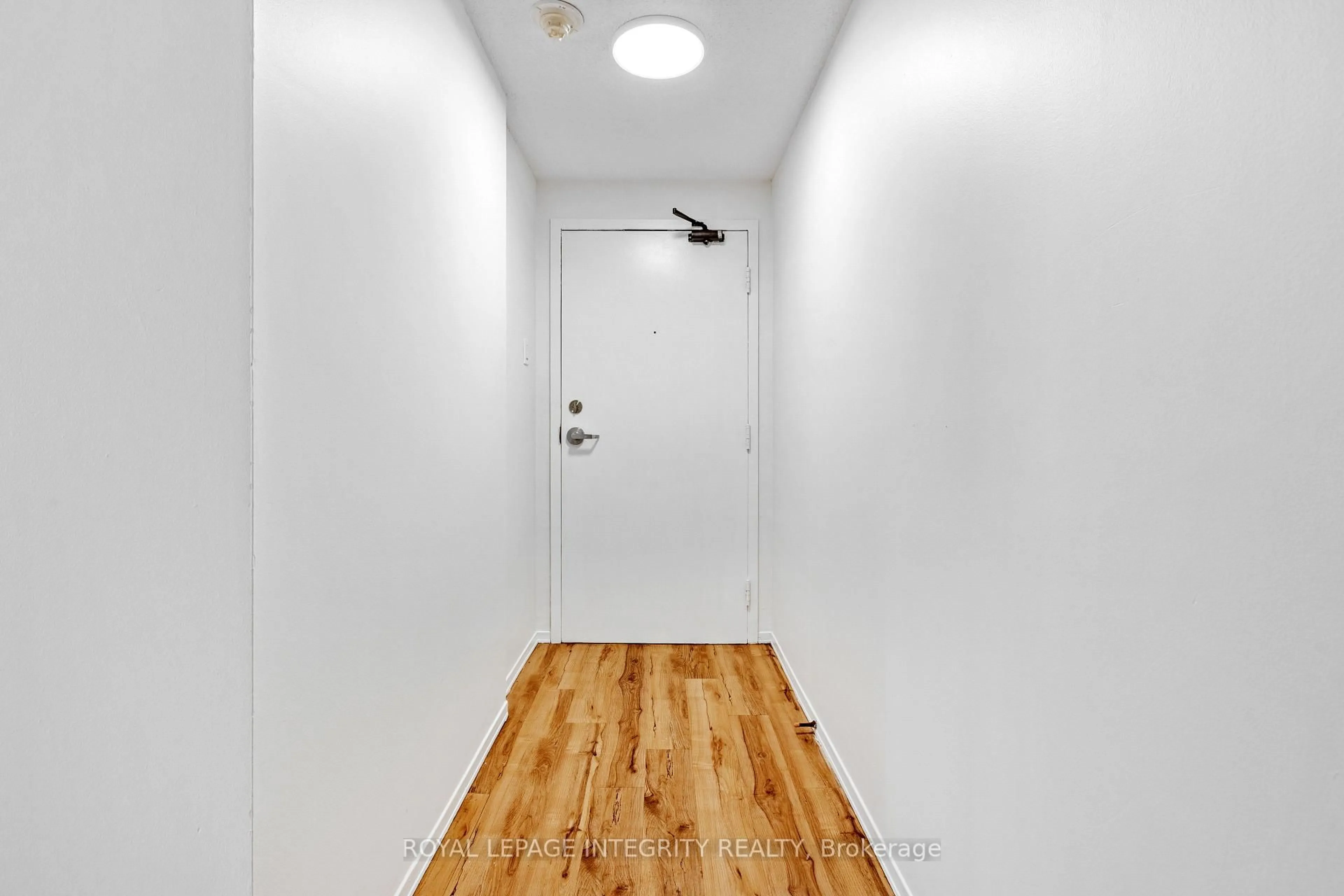 Indoor entryway for 475 Laurier Ave #2001, Ottawa Ontario K1R 7X1