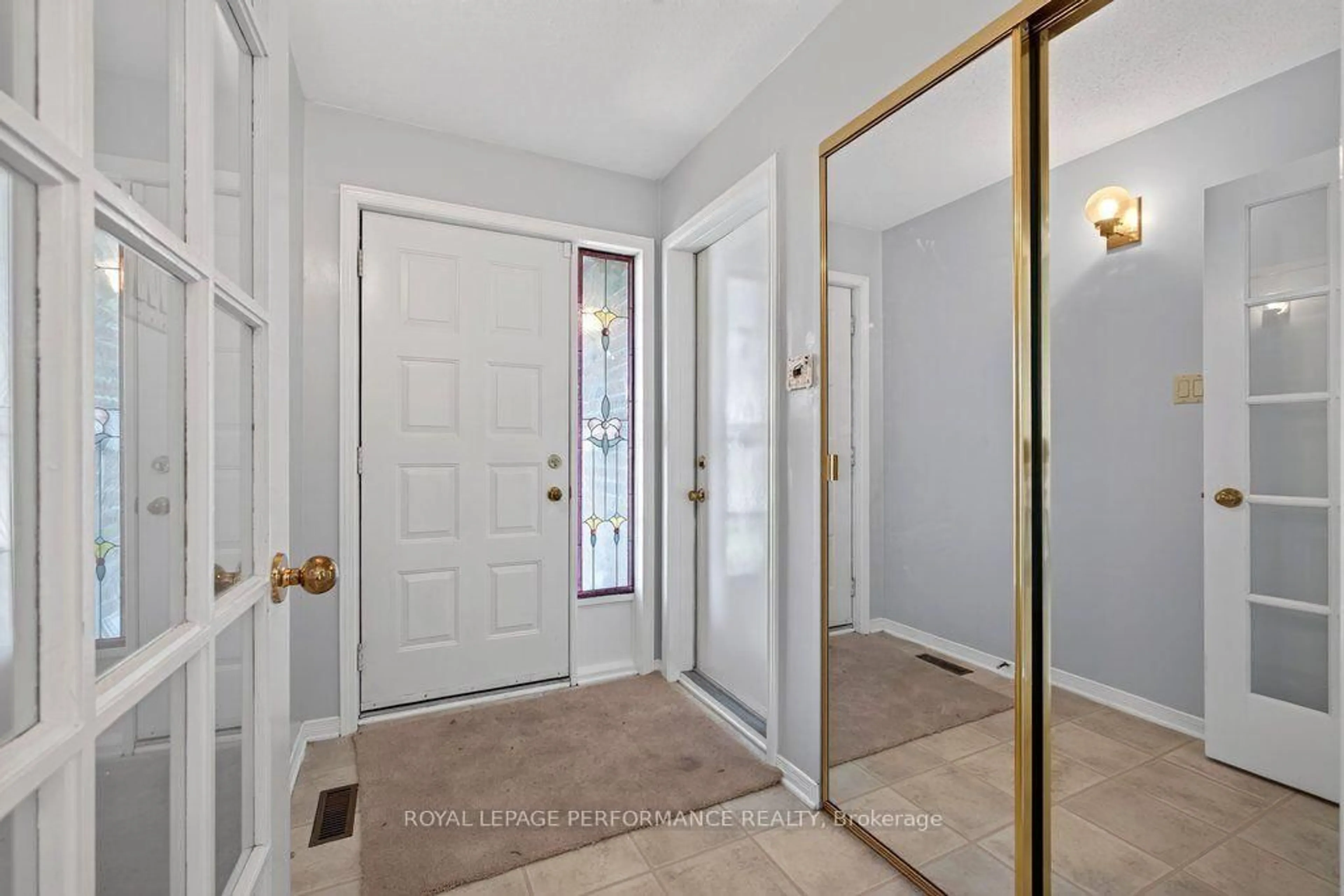 Indoor entryway for 14 Birkett St, Ottawa Ontario K2J 2V1