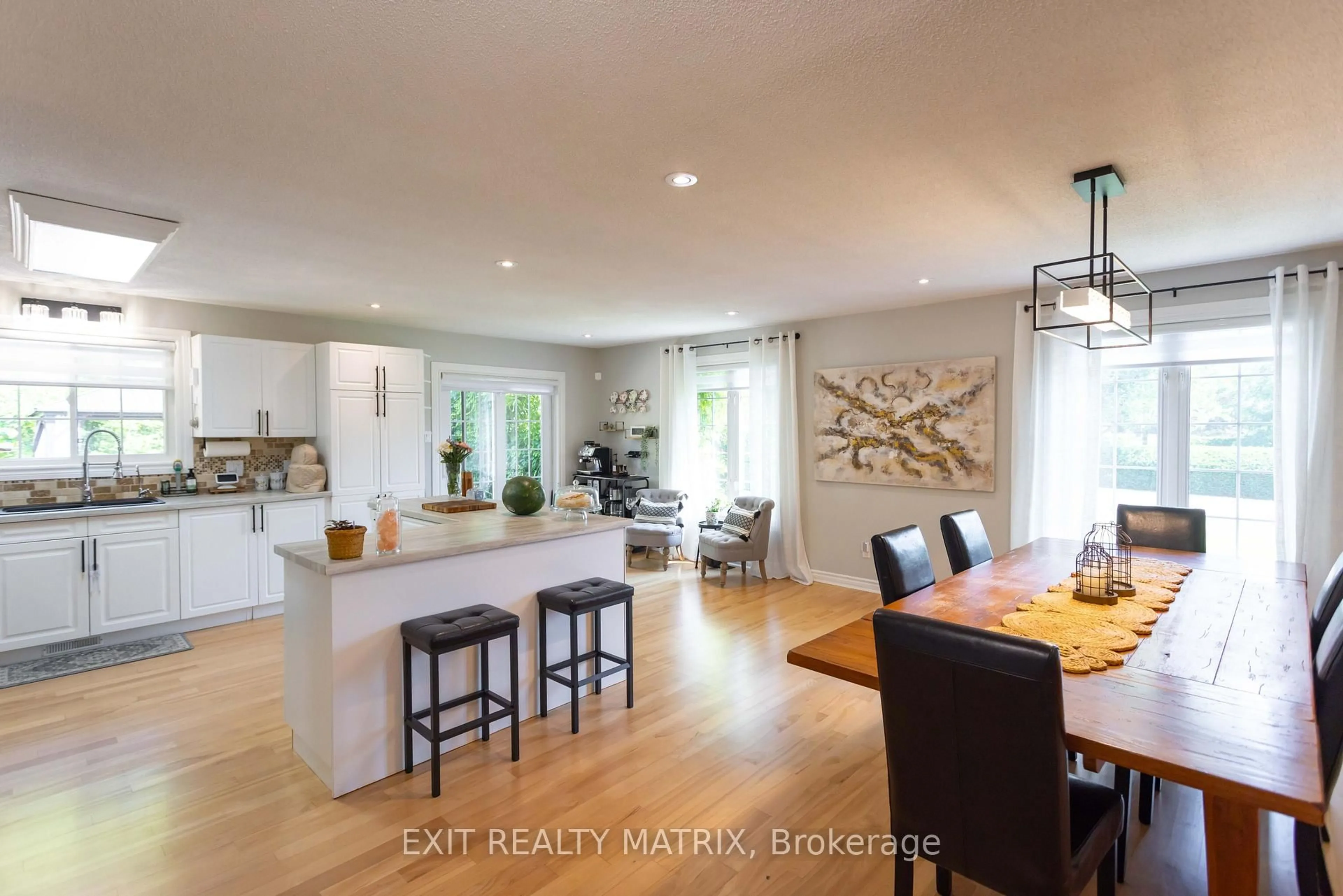 Open concept kitchen, wood/laminate floor for 8399 Rowan Dr, Metcalfe Ontario K0A 2P0