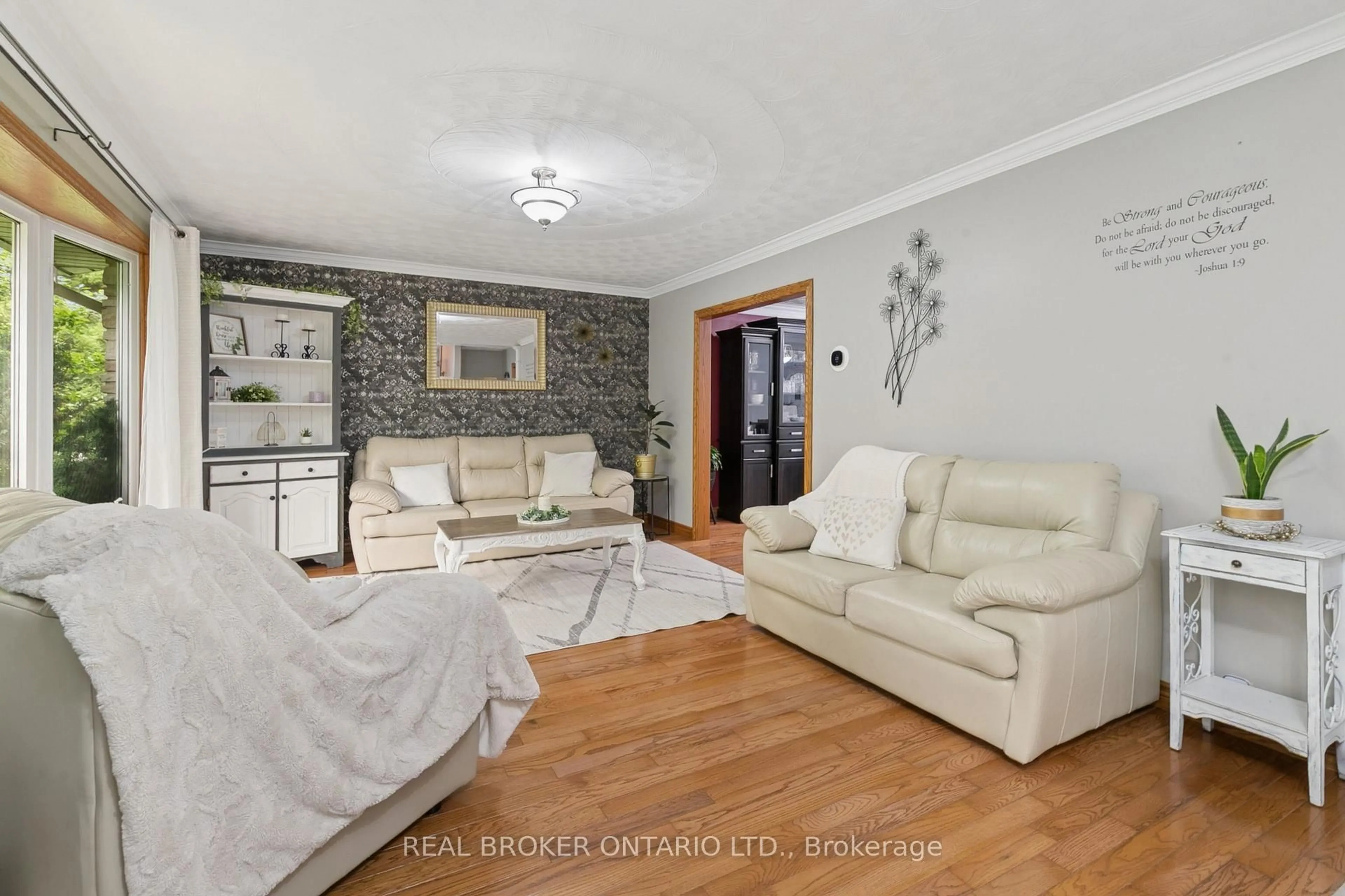 Living room with furniture, unknown for 7323 Sideroad 15, Rr1 Rd, Mapleton Ontario N0G 2K0