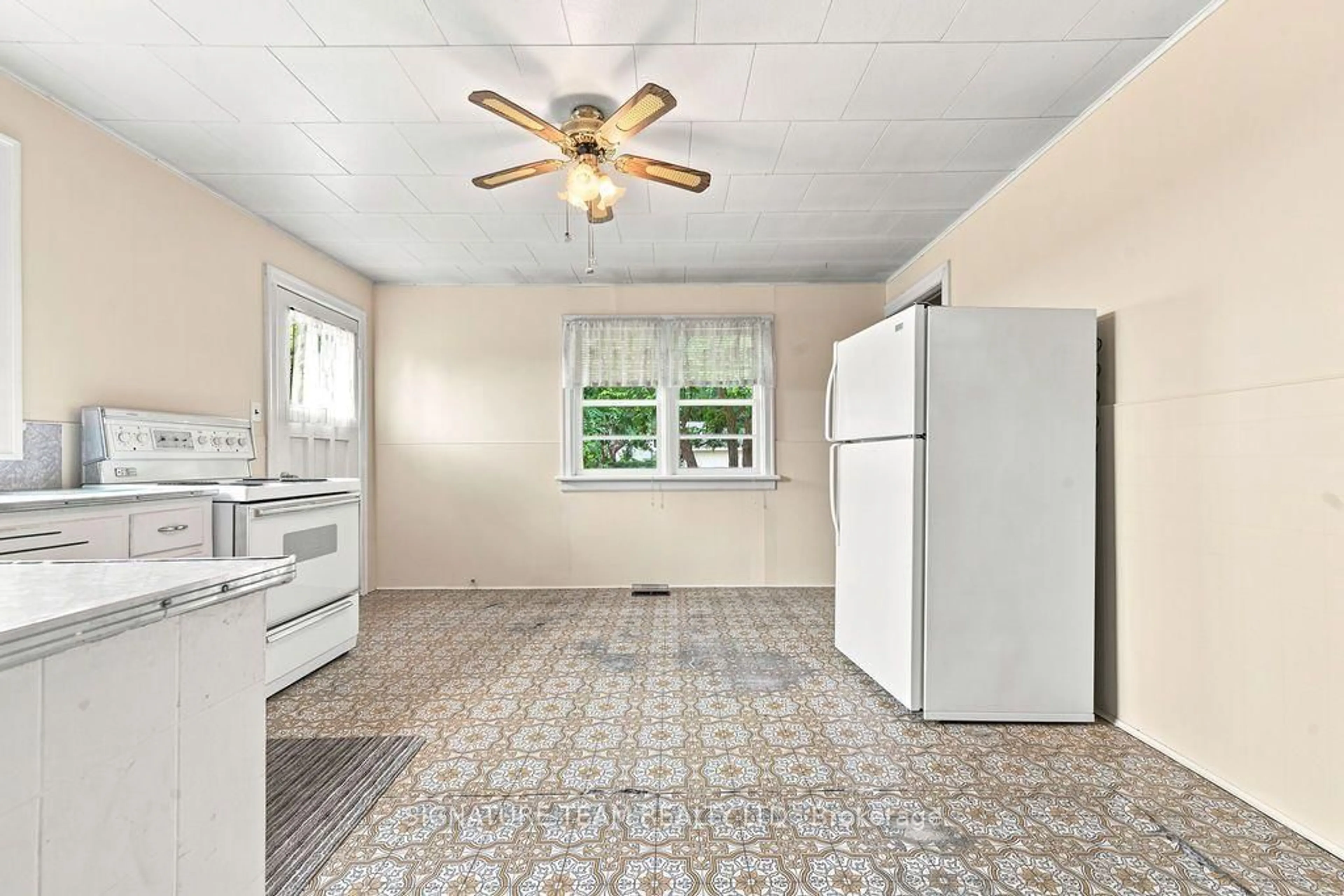 Standard kitchen, ceramic/tile floor for 227 Bonnechere St, Eganville Ontario K0J 1T0