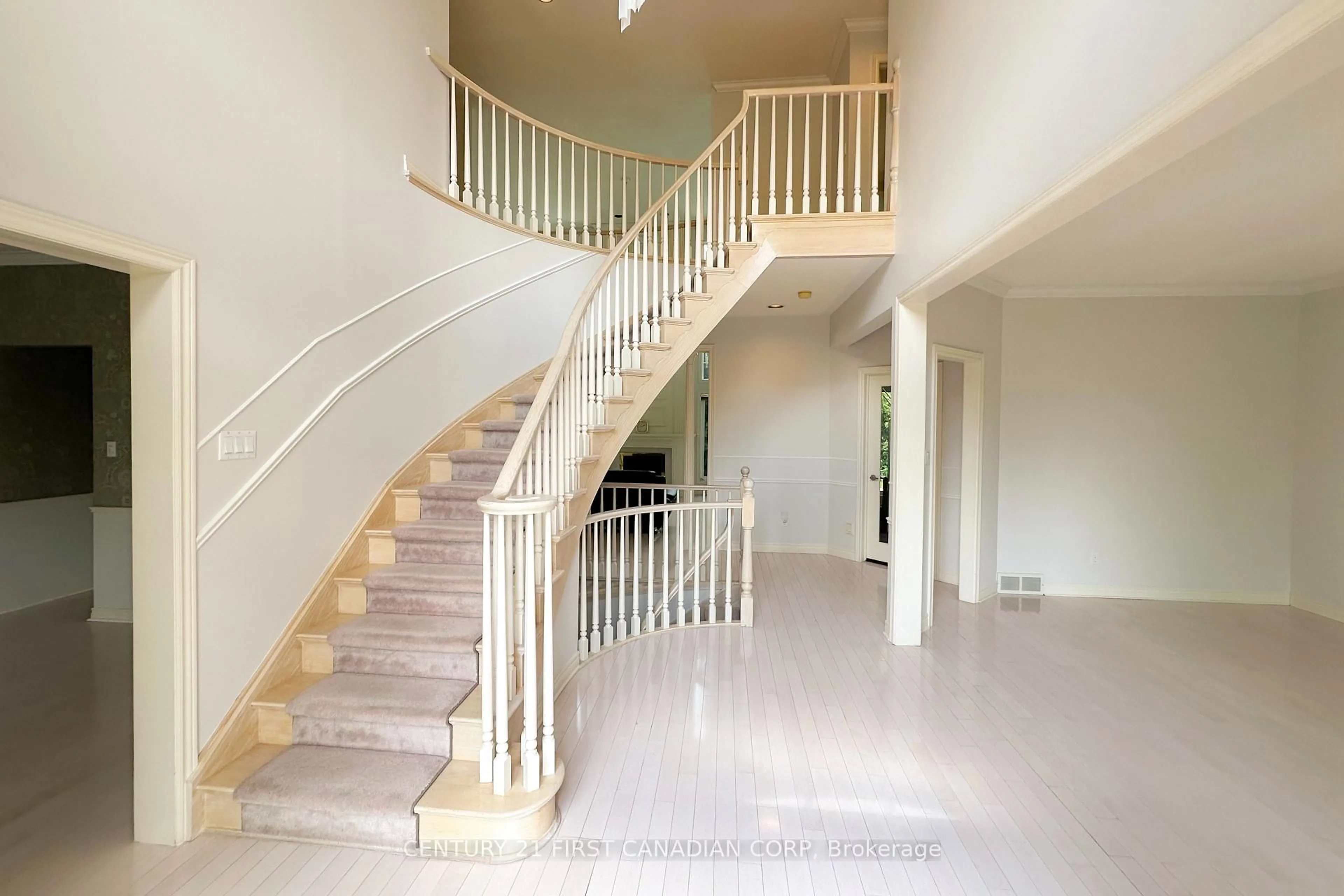 Indoor foyer for 442 Ambleside Dr, London North Ontario N6G 4X9
