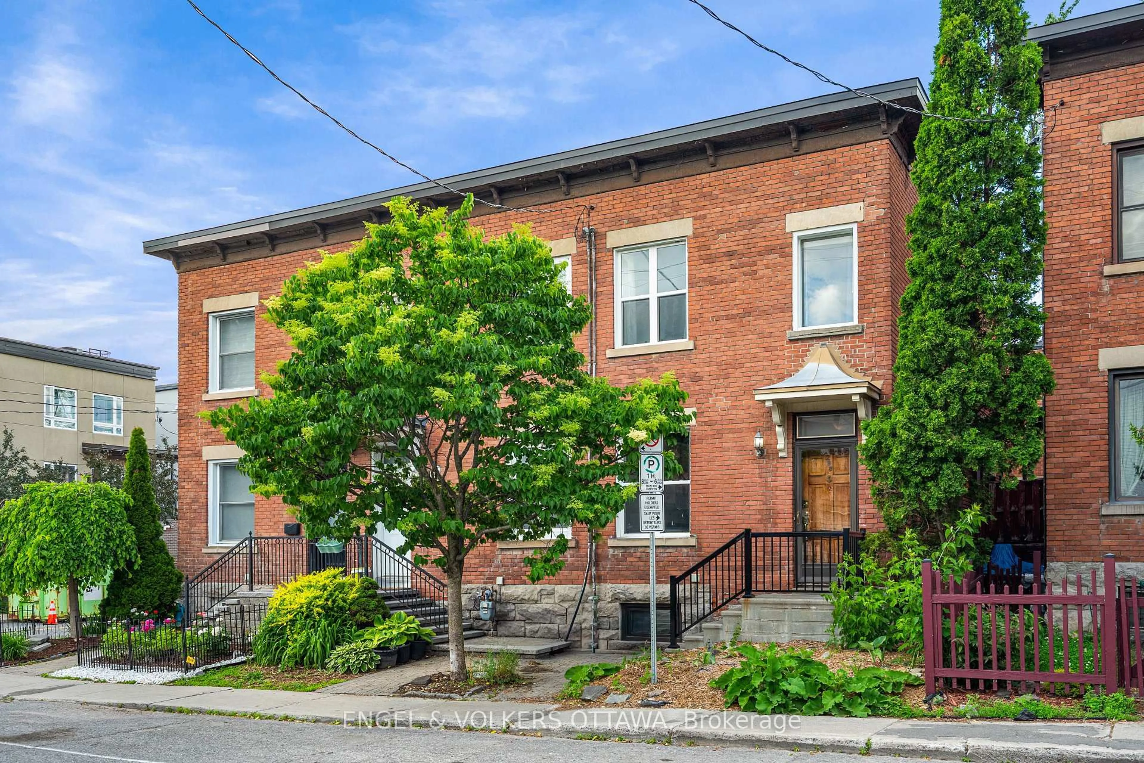 Home with brick exterior material, street for 293 Somerset St, Ottawa Ontario K1N 6V9