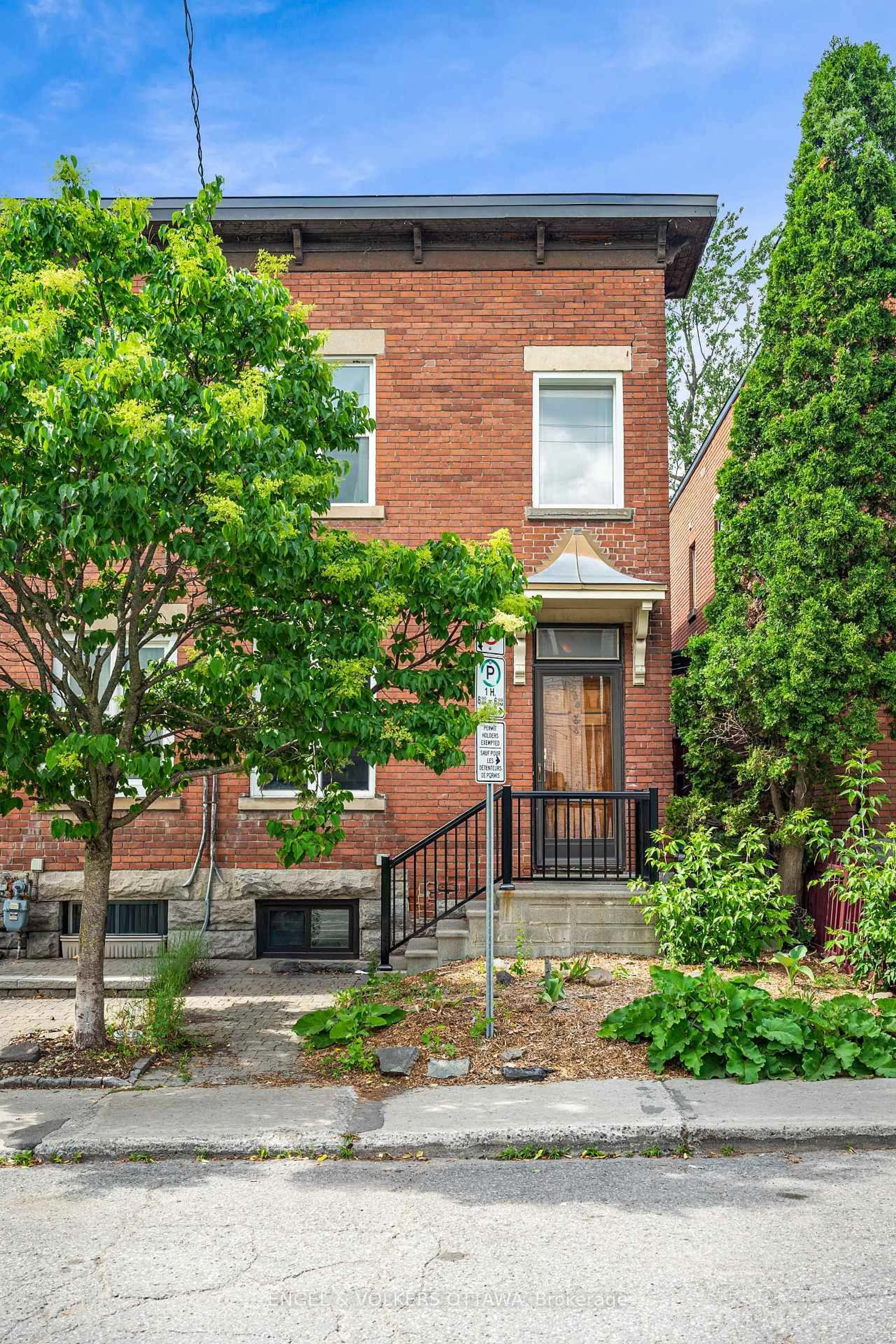 Home with brick exterior material, street for 293 Somerset St, Ottawa Ontario K1N 6V9