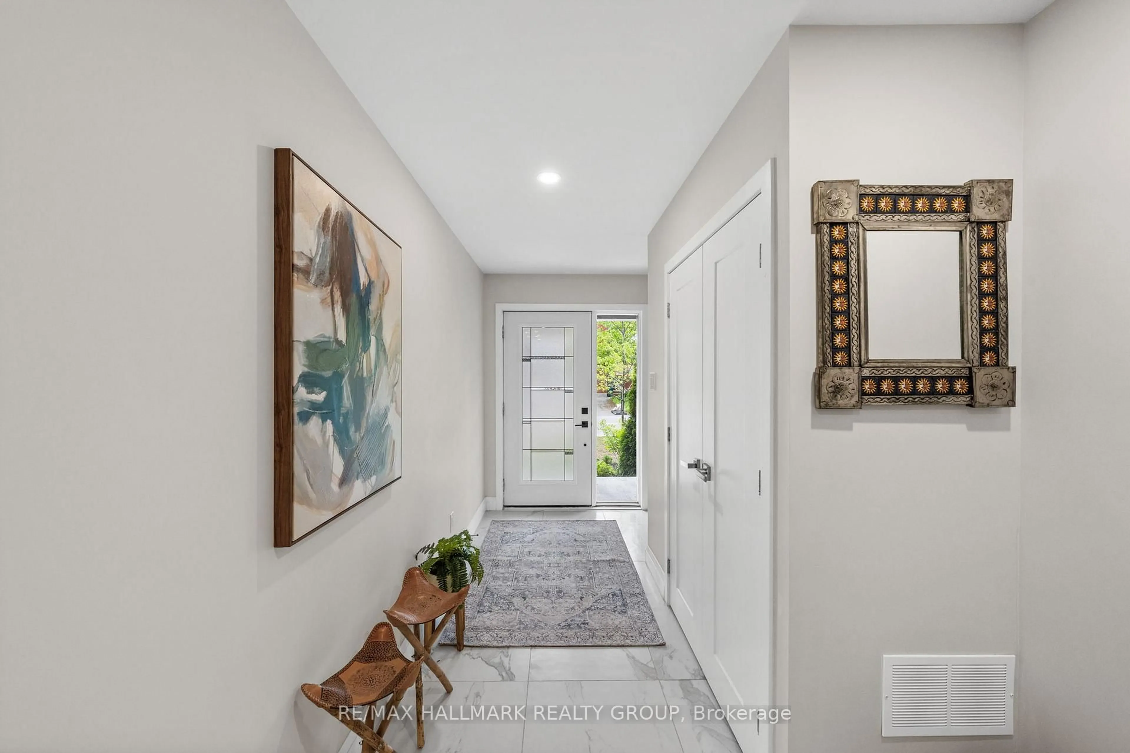 Indoor entryway for 43 Bachman Terr, Ottawa Ontario K2L 1W2