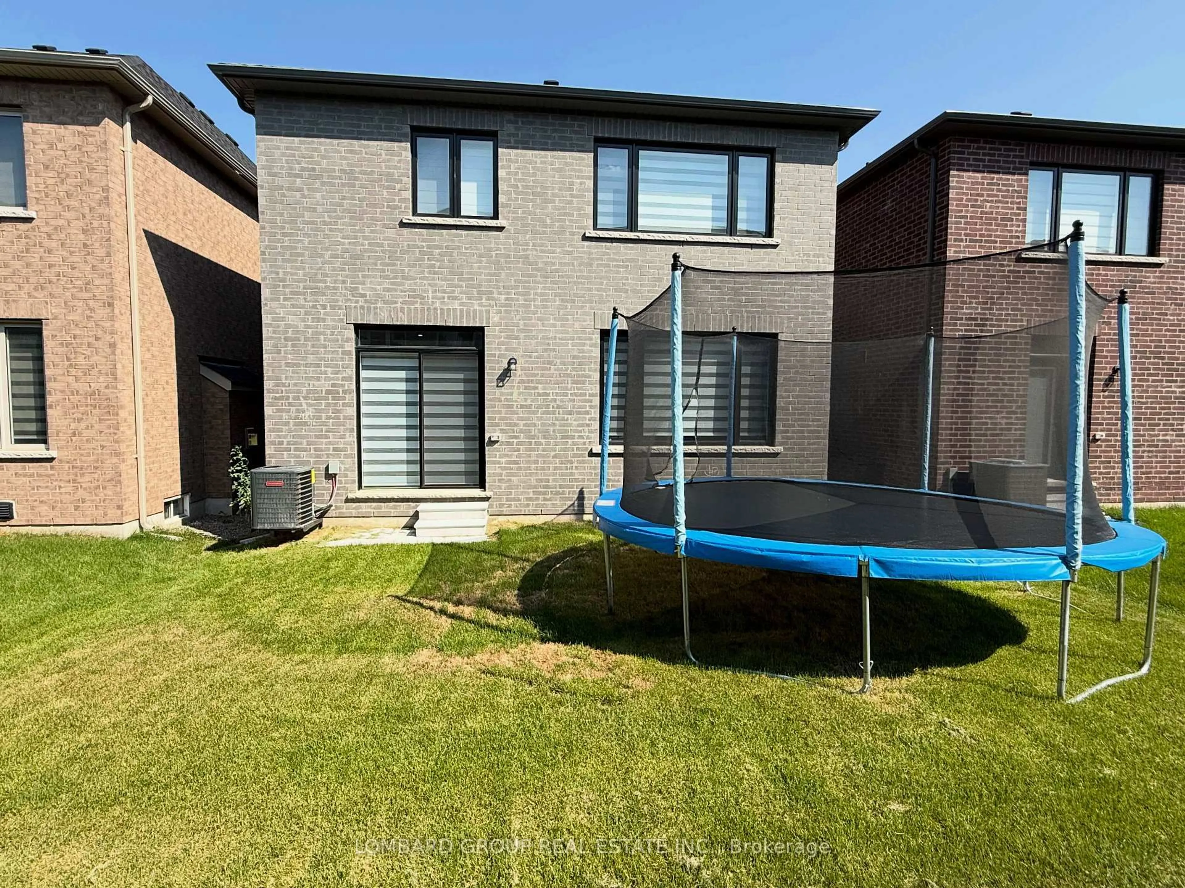A pic from outside/outdoor area/front of a property/back of a property/a pic from drone, street for 21 Stanley Leitch Dr, Erin Ontario N0B 1T0