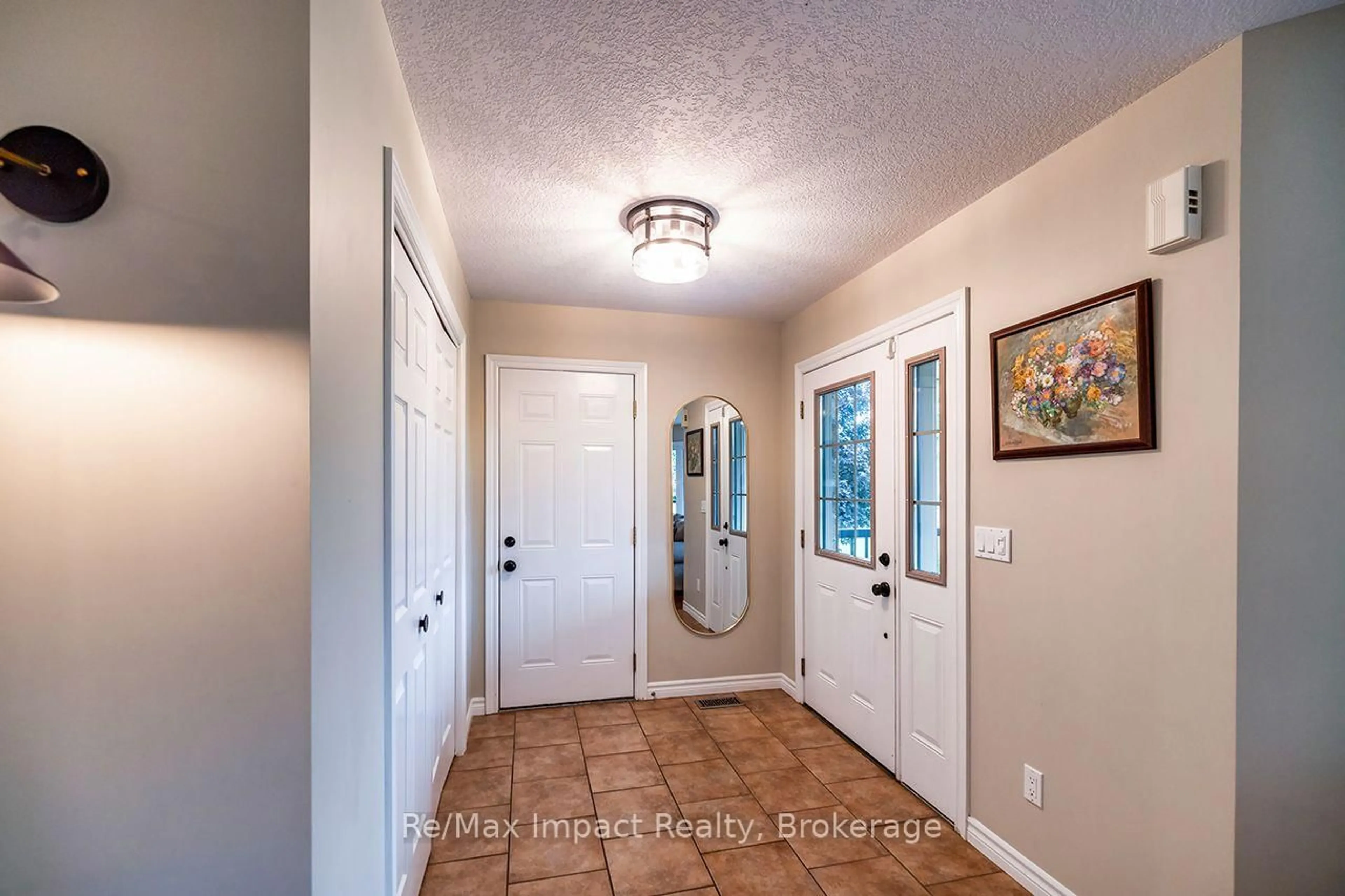 Indoor entryway for 1193 Frankford Rd, Quinte West Ontario K0K 2B0