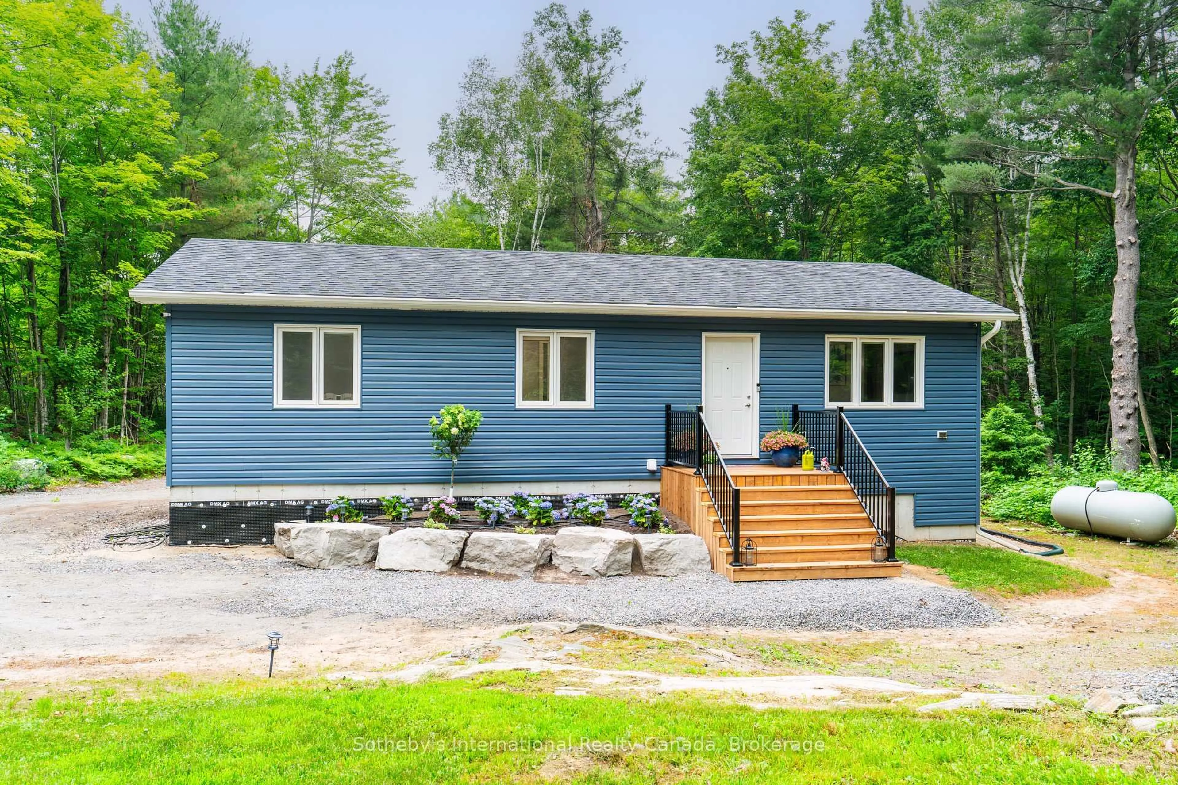 Home with vinyl exterior material, unknown for 1222 Moon River Rd, Muskoka Lakes Ontario P0C 1A0