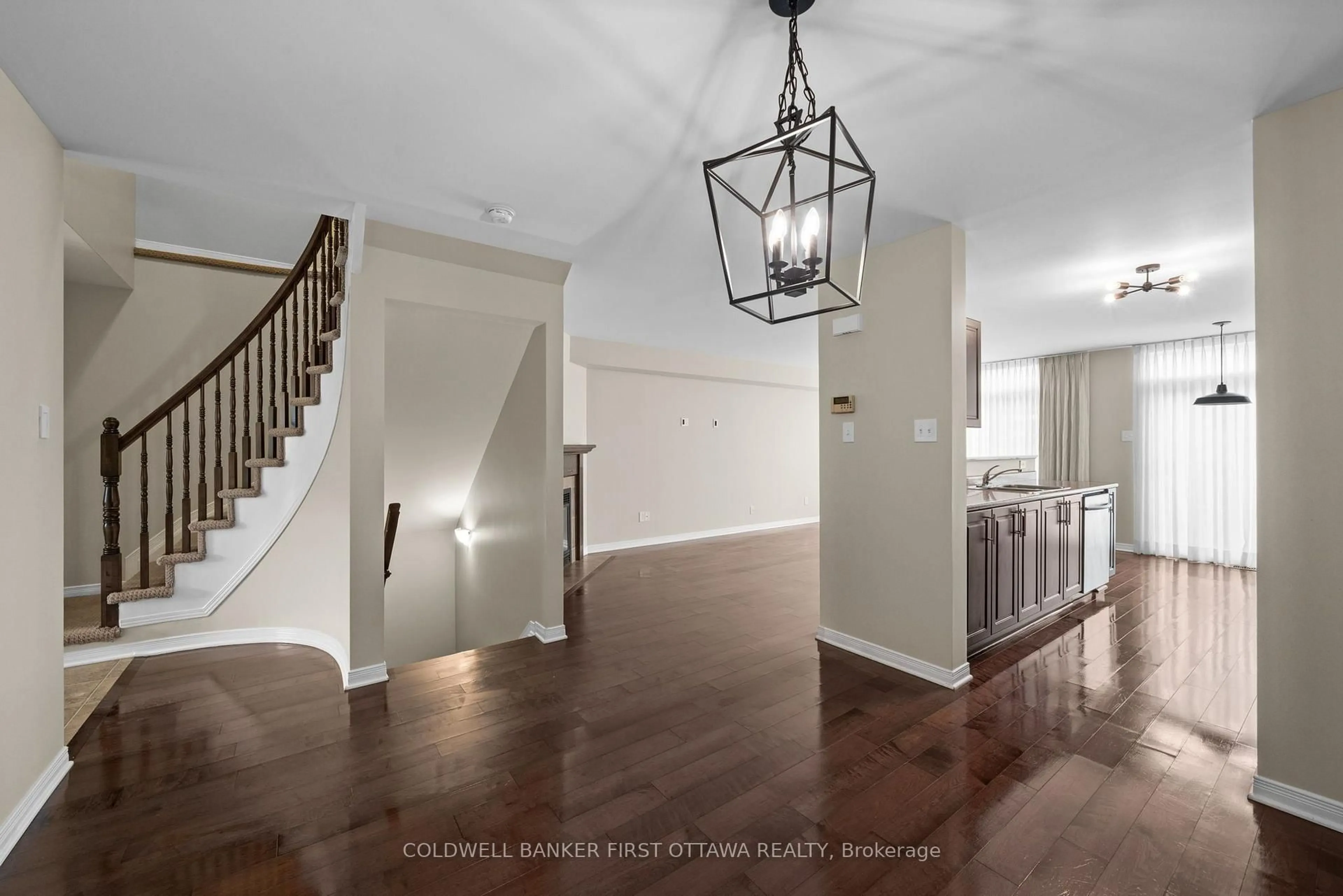 Indoor entryway for 416 HARESFIELD Crt, Ottawa Ontario K4M 0E2