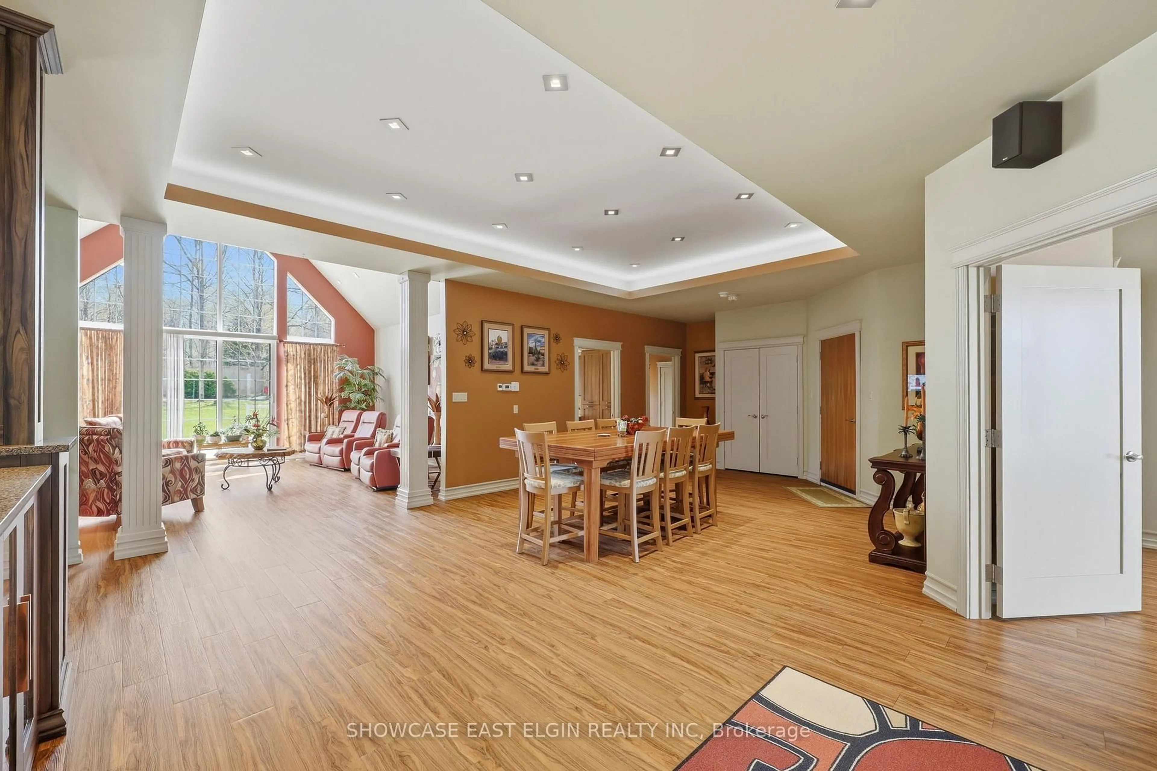 Indoor foyer for 88628 Hilltop Lane, Malahide Ontario N5H 0B1