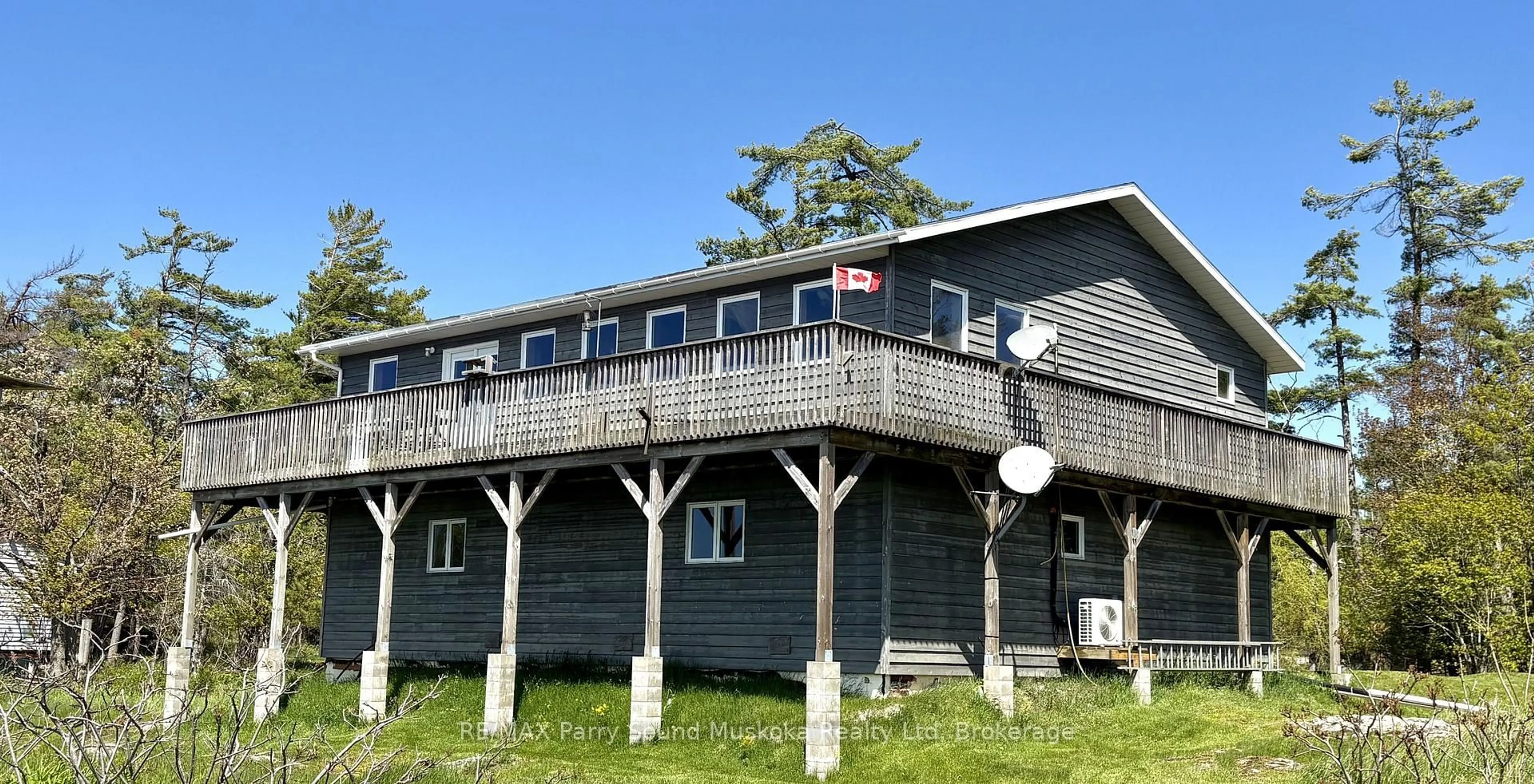 A pic from outside/outdoor area/front of a property/back of a property/a pic from drone, building for 16 B55 Island, The Archipelago Ontario P0C 1H0