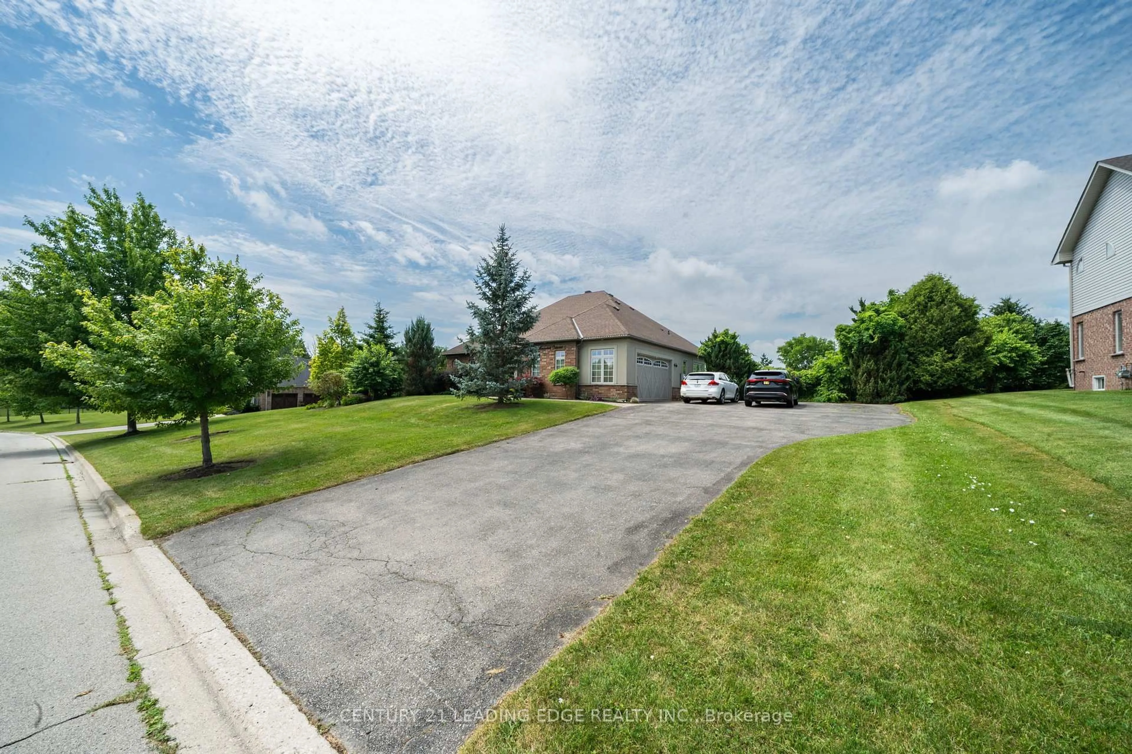 A pic from outside/outdoor area/front of a property/back of a property/a pic from drone, street for 27 Karendale Cres, Hamilton Ontario L8B 0Z6