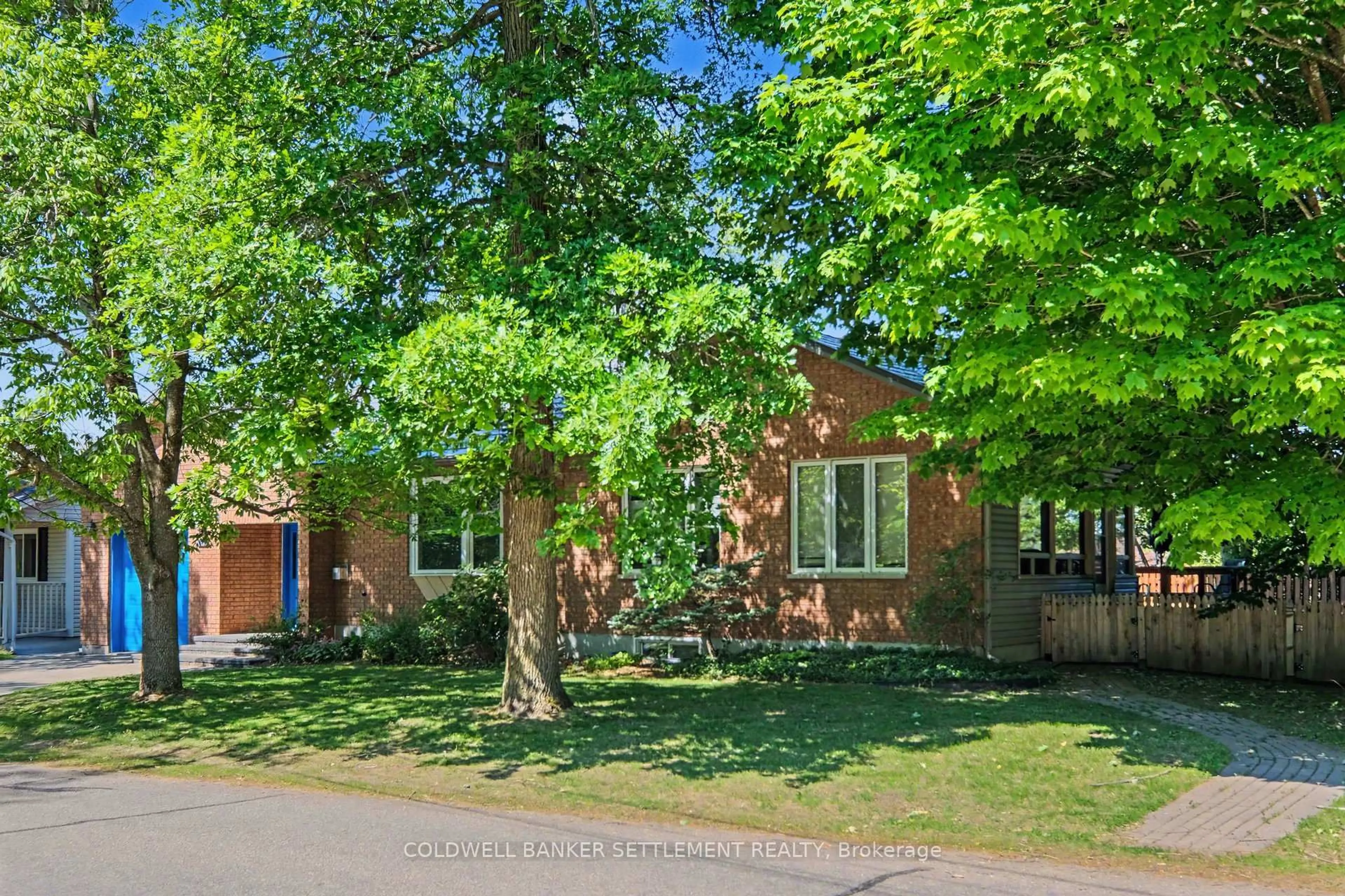 Home with brick exterior material, street for 136 Charlotte St, Merrickville-Wolford Ontario K0G 1N0