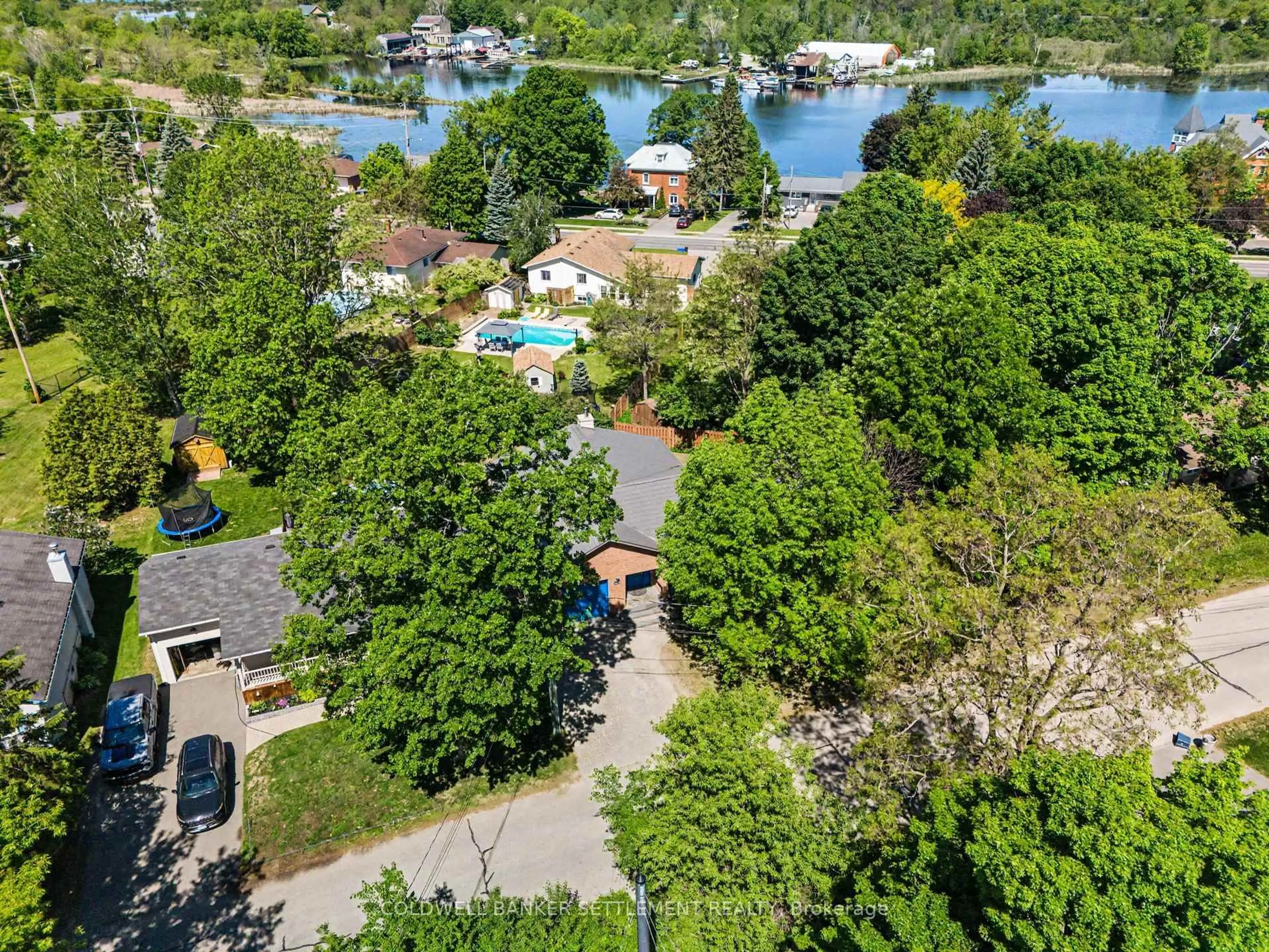 A pic from outside/outdoor area/front of a property/back of a property/a pic from drone, water/lake/river/ocean view for 136 Charlotte St, Merrickville-Wolford Ontario K0G 1N0