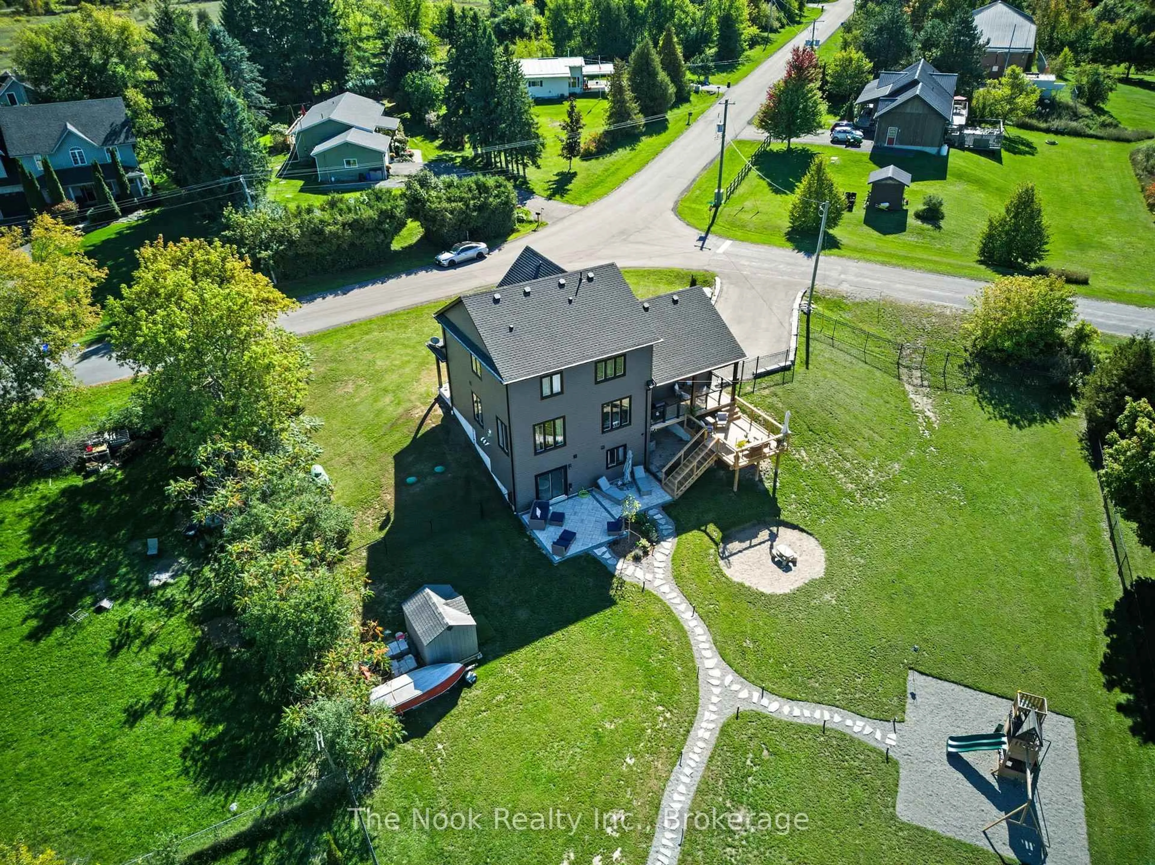 A pic from outside/outdoor area/front of a property/back of a property/a pic from drone, unknown for 39 Helen Cres, Kawartha Lakes Ontario K0M 2C0