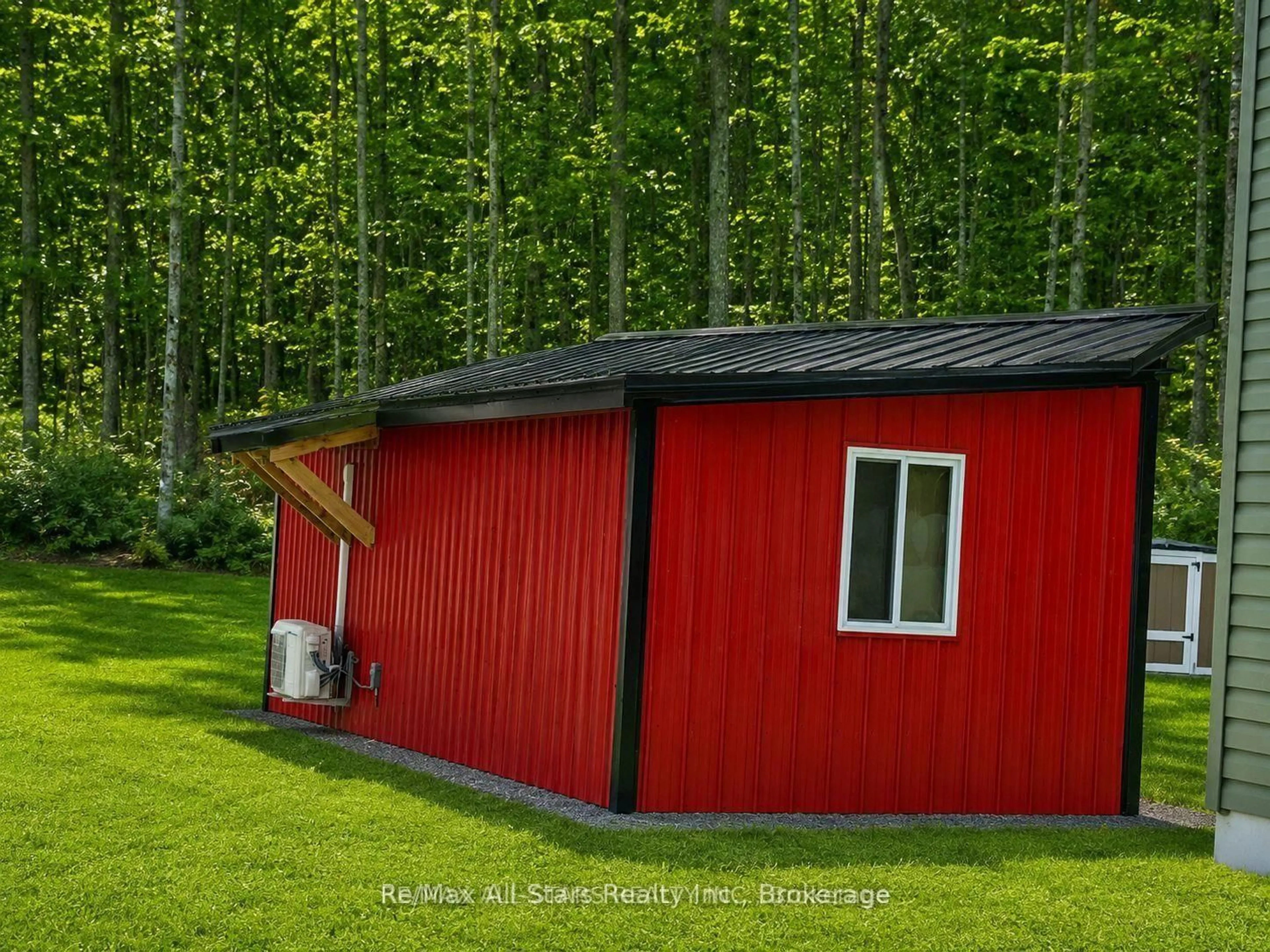 Shed for 2406 South Portage Rd, Huntsville Ontario P1H 2J3