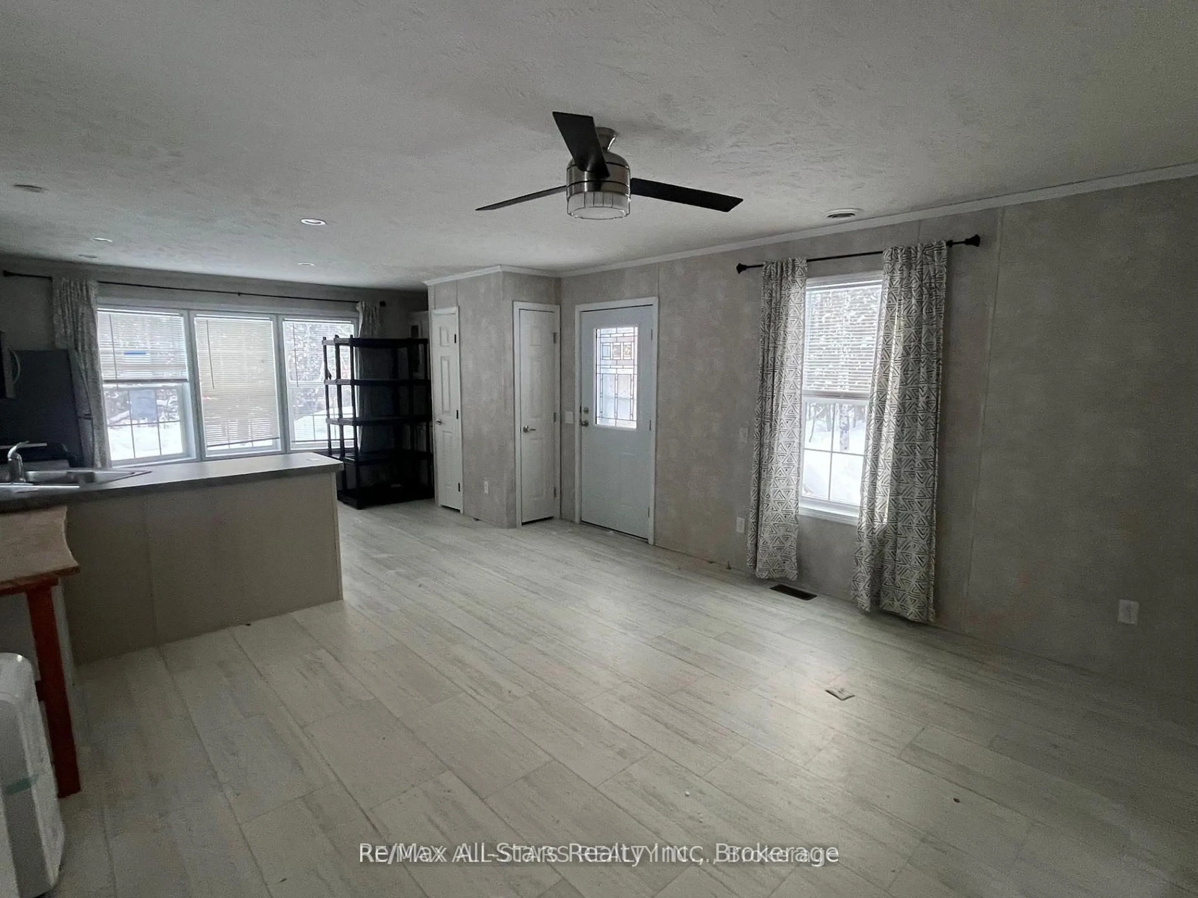 A pic of a room for 2406 South Portage Rd, Huntsville Ontario P1H 2J3