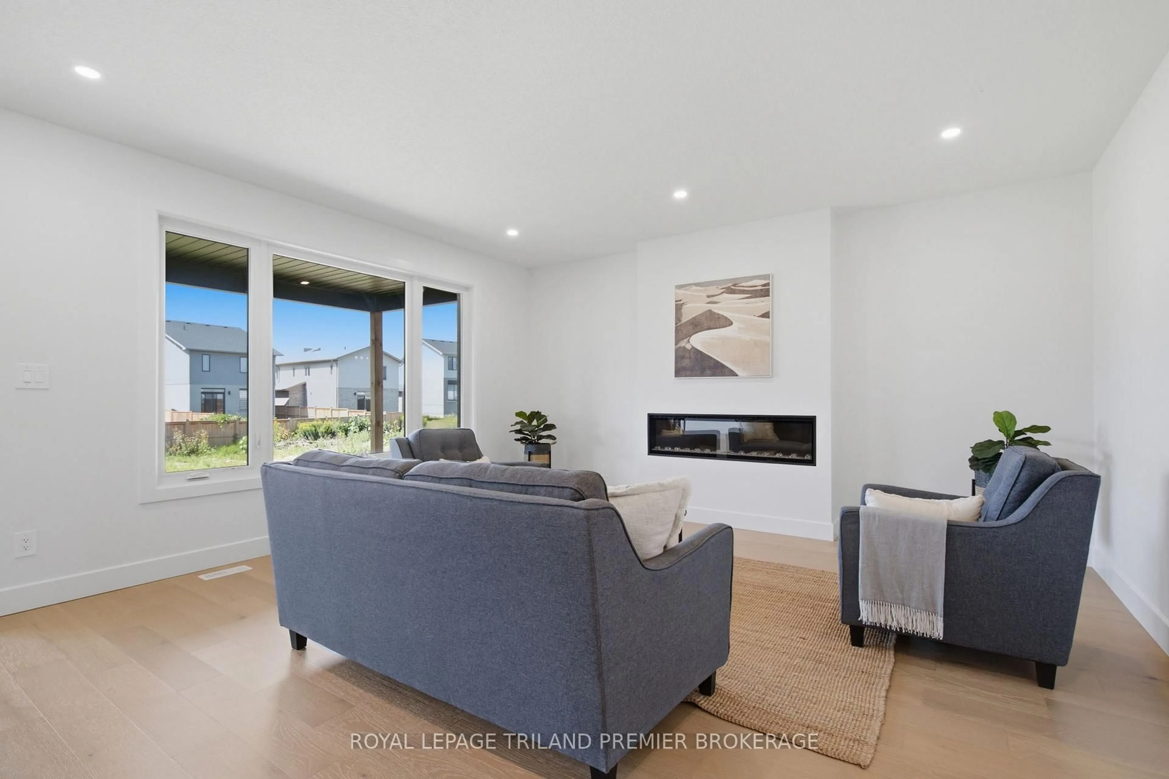 Living room with furniture, unknown for 270 HESSELMAN Cres, London South Ontario N6M 0J7