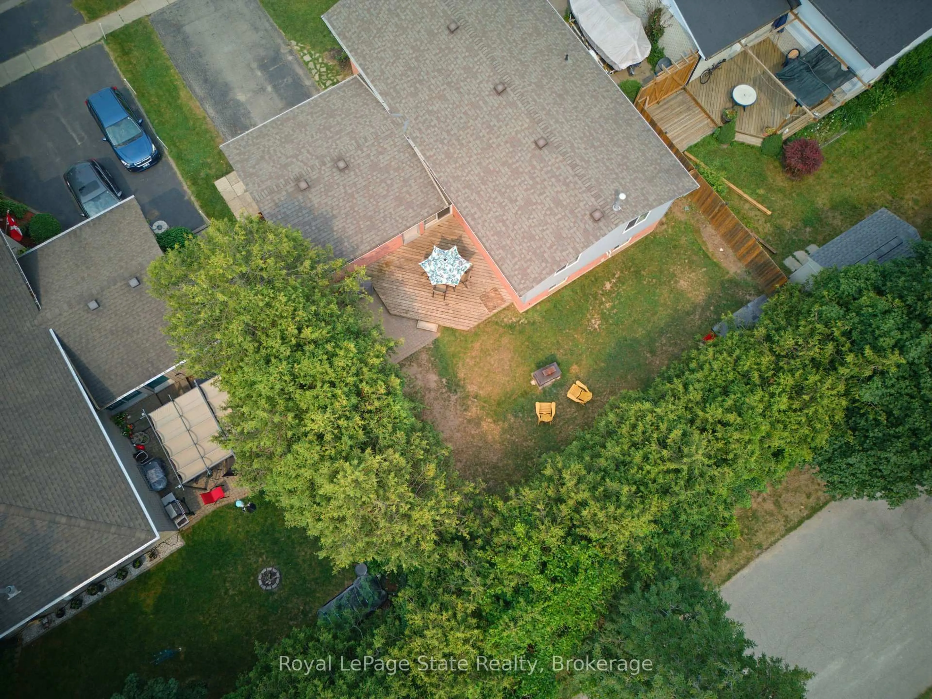 A pic from outside/outdoor area/front of a property/back of a property/a pic from drone, street for 24 Edward Ave, Brant Ontario N0E 1N0