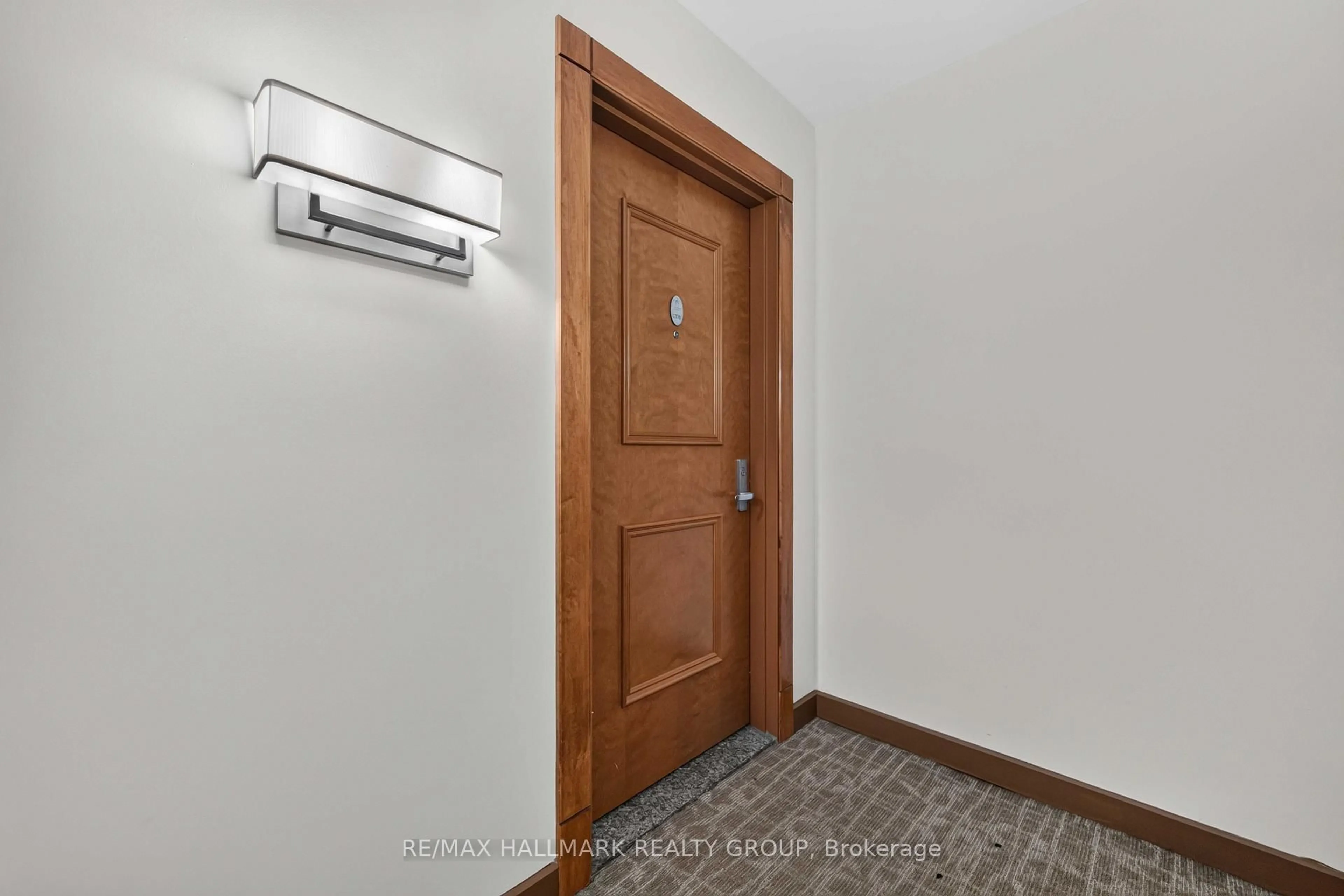 Indoor entryway for 195 Besserer St #1701, Ottawa Ontario K1N 0B6