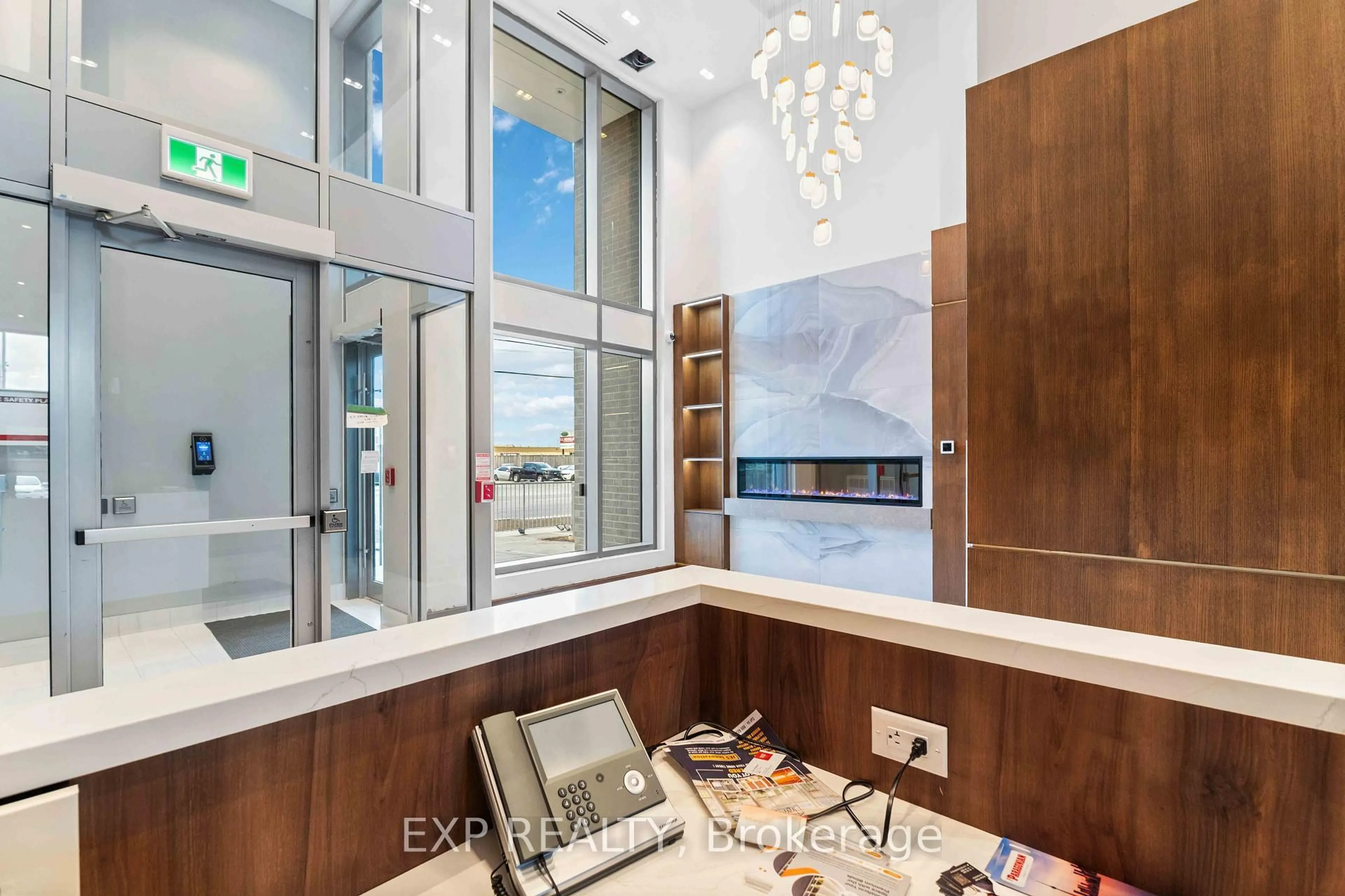 Indoor foyer for 2782 Barton St #1611, Hamilton Ontario L8E 2J8
