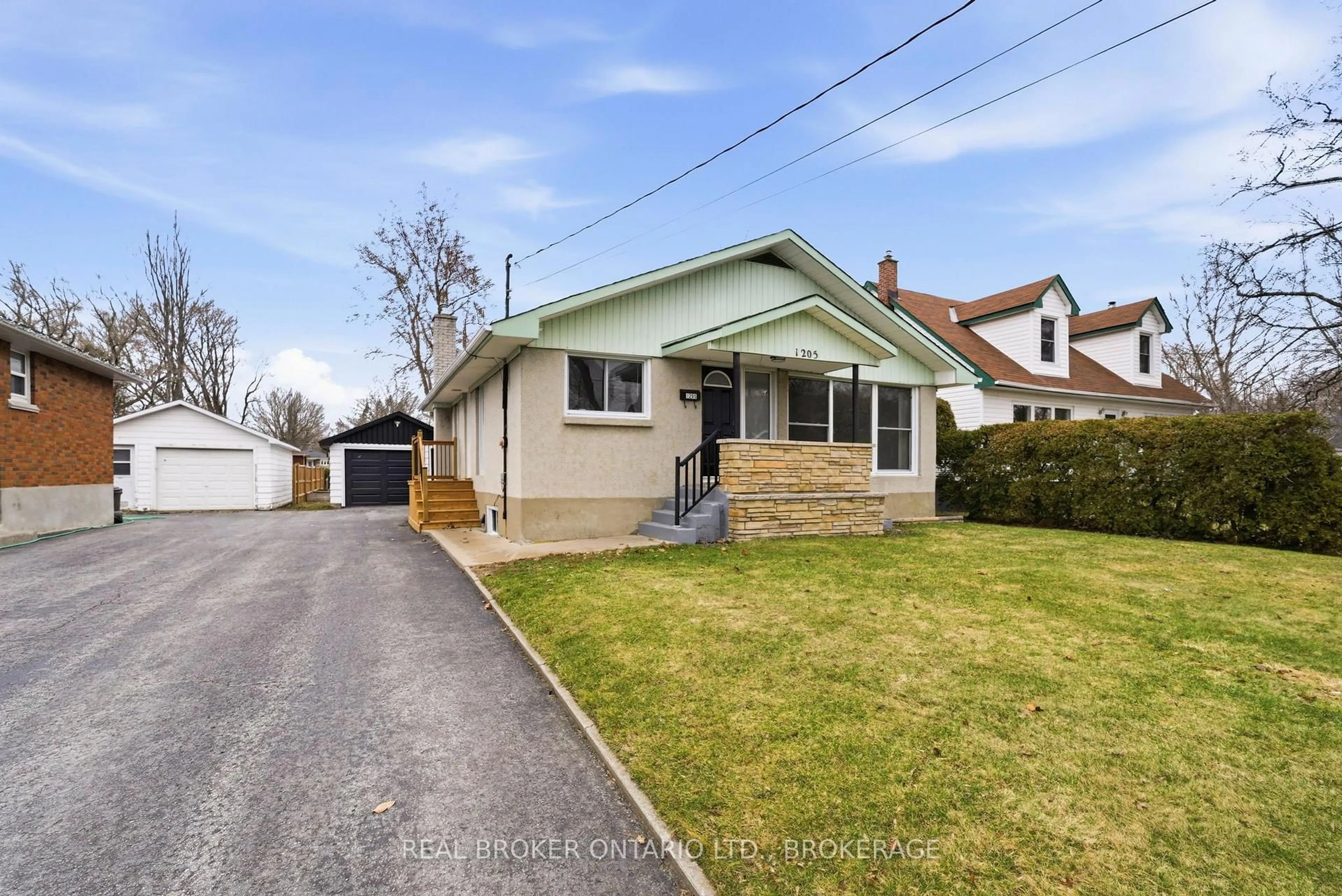 Unknown for 1205 Osborne Ave, Cornwall Ontario K6J 1L2