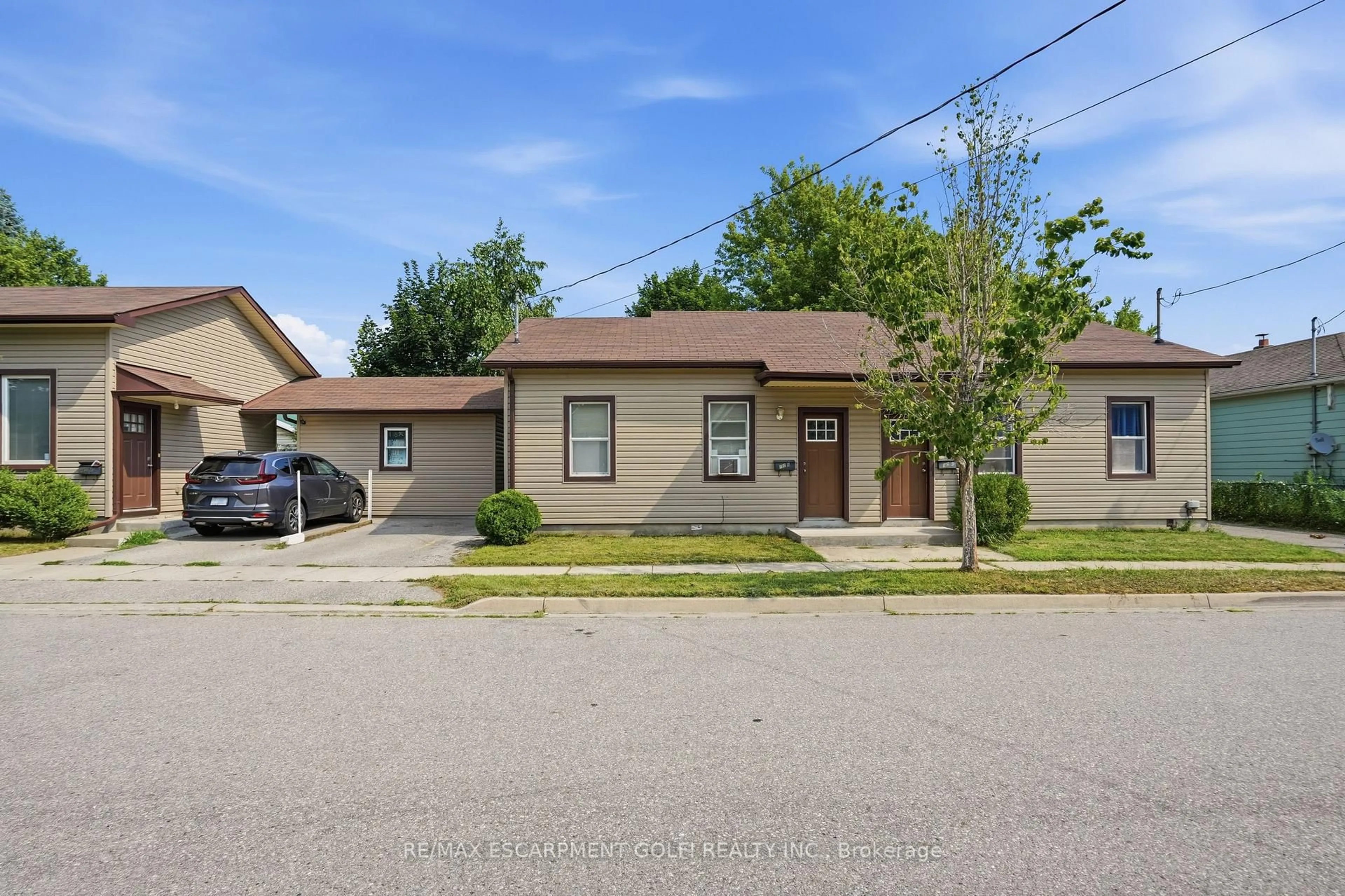 Unknown for 102 (A-C) Sarah St, Brantford Ontario N3S 3A5