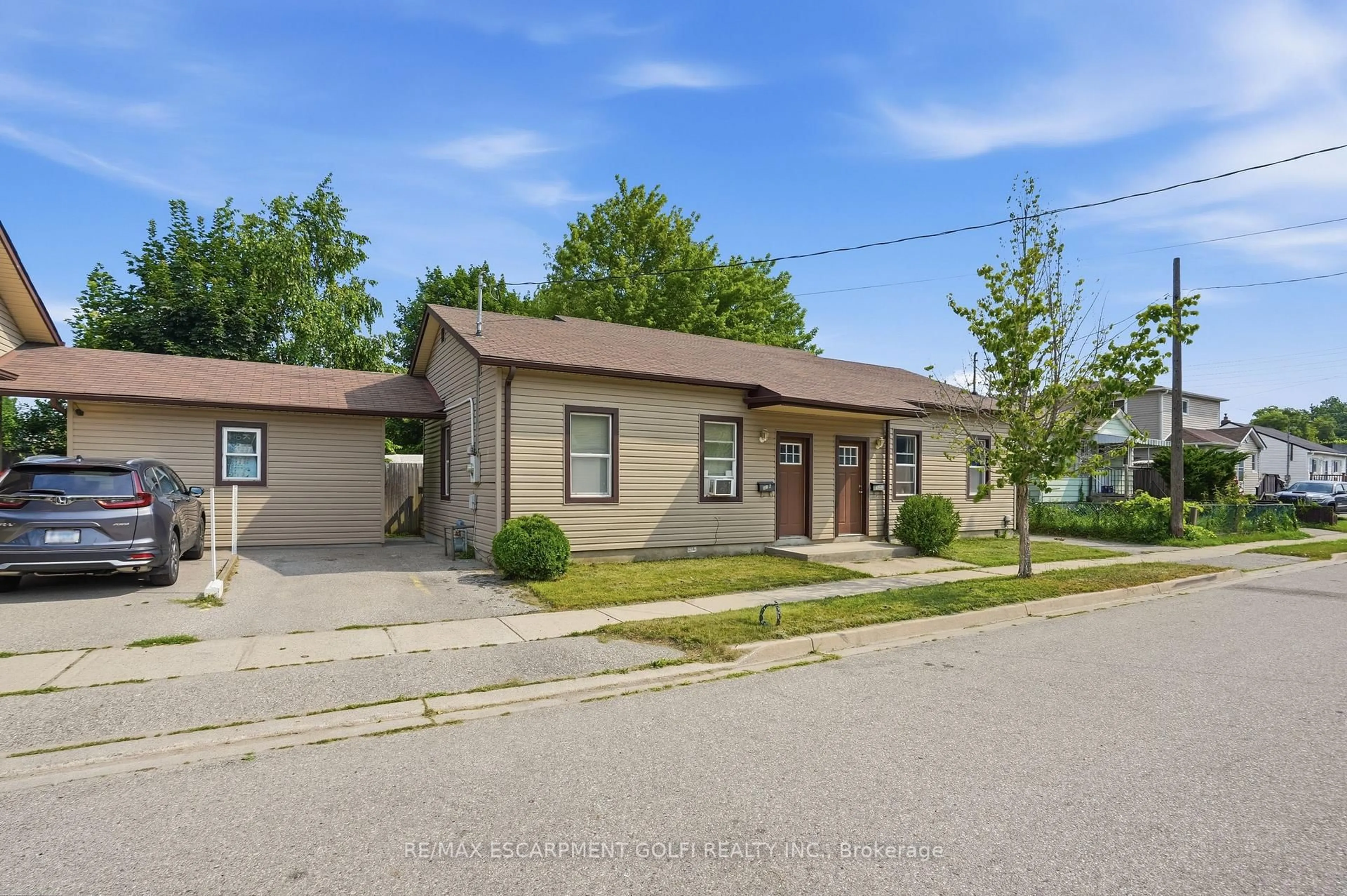 Unknown for 102 (A-C) Sarah St, Brantford Ontario N3S 3A5