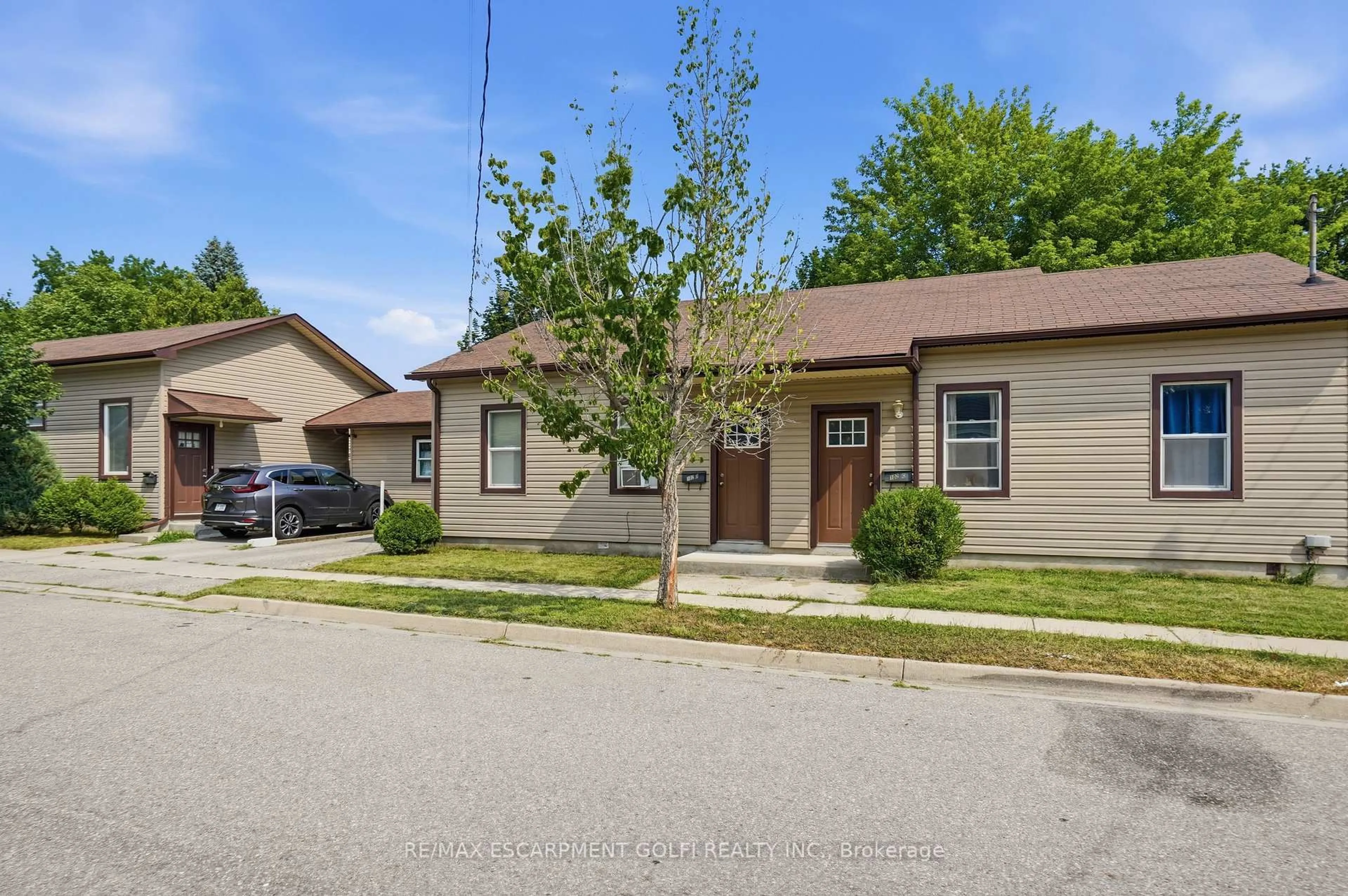 Unknown for 102 (A-C) Sarah St, Brantford Ontario N3S 3A5