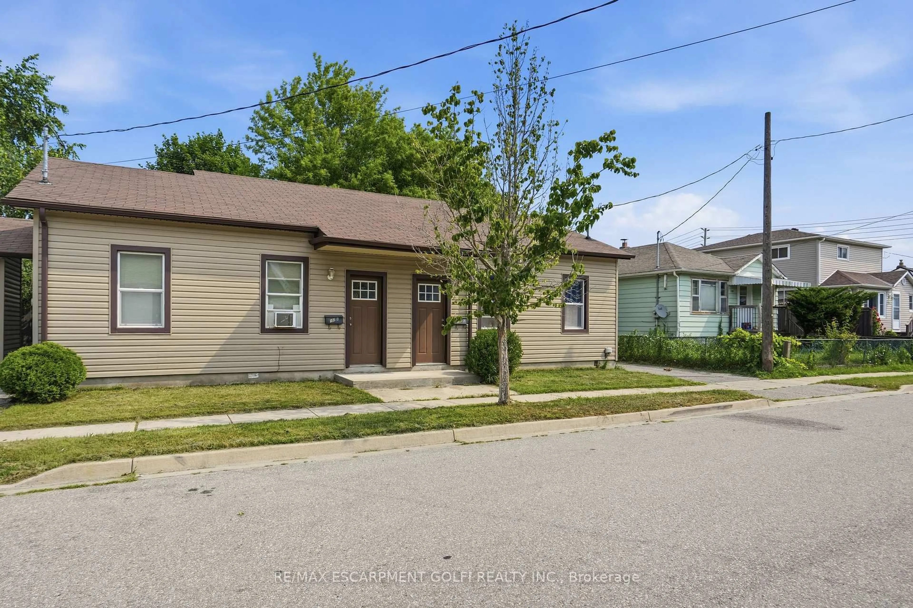 Unknown for 102 (A-C) Sarah St, Brantford Ontario N3S 3A5