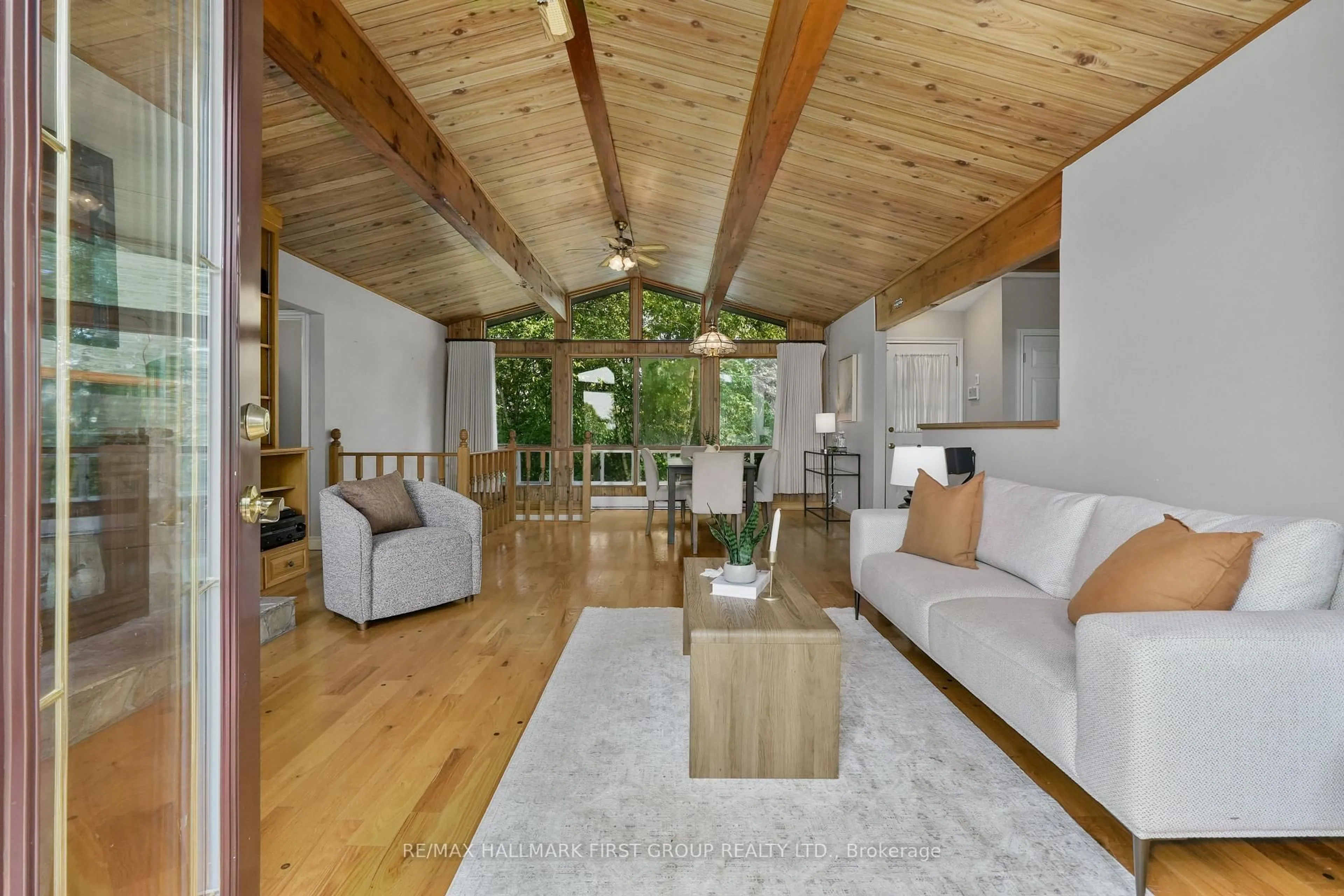 Living room with furniture, wood/laminate floor for 520 North Bethesda Rd, Alnwick/Haldimand Ontario K0K 1C0