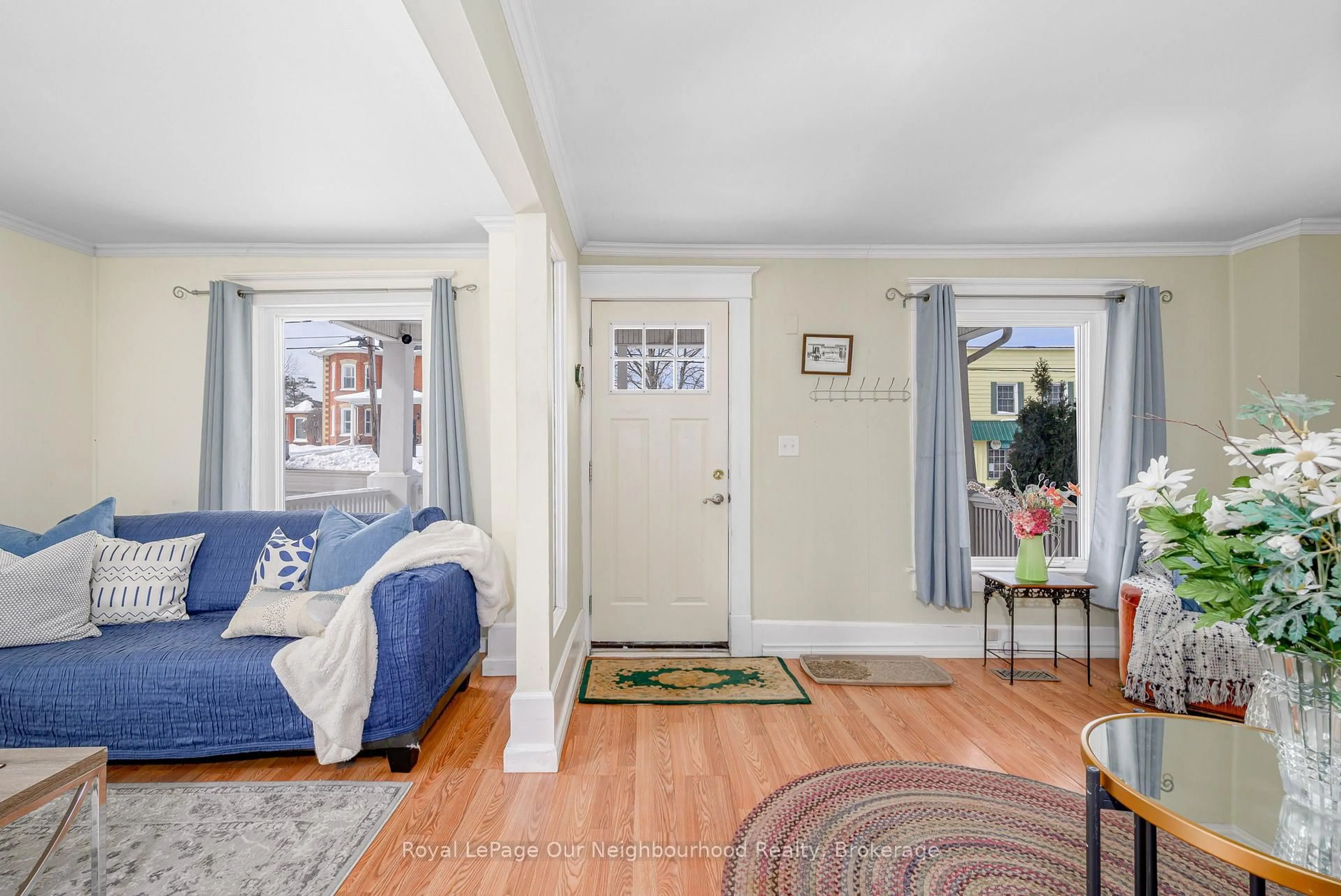 Indoor entryway for 101 Durham St, Madoc Ontario K0K 2K0