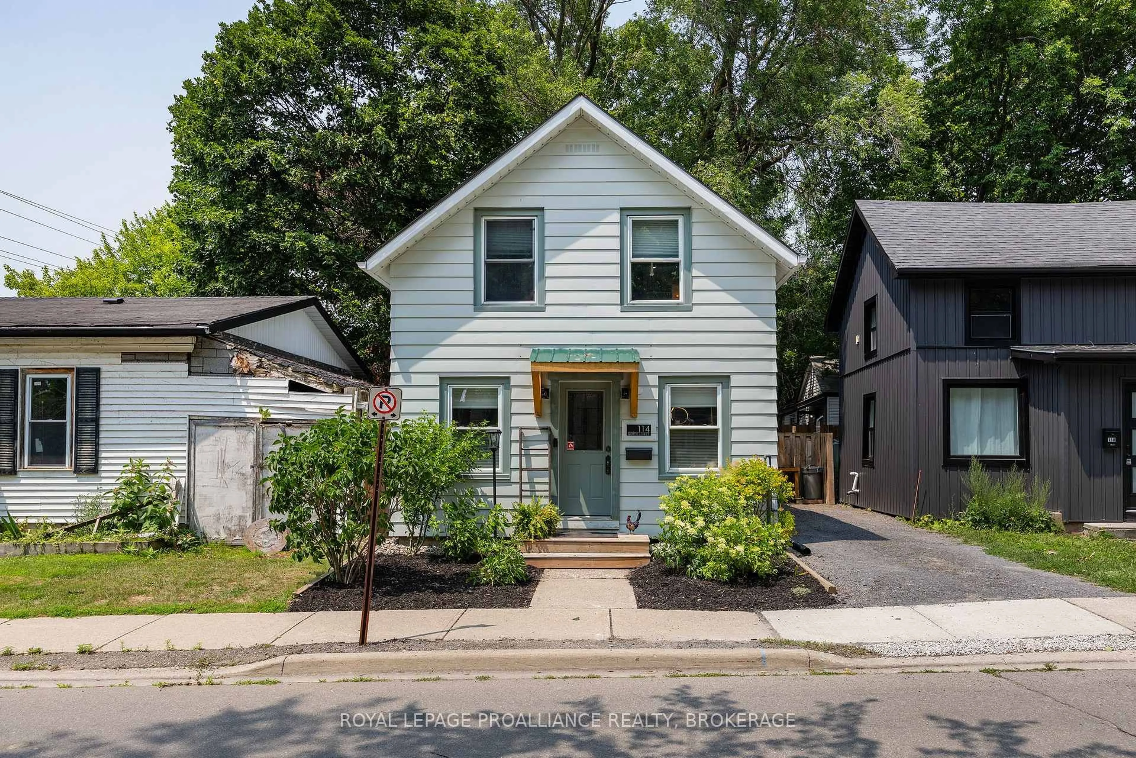 Home with vinyl exterior material, street for 114 North St, Gananoque Ontario K7G 1L6