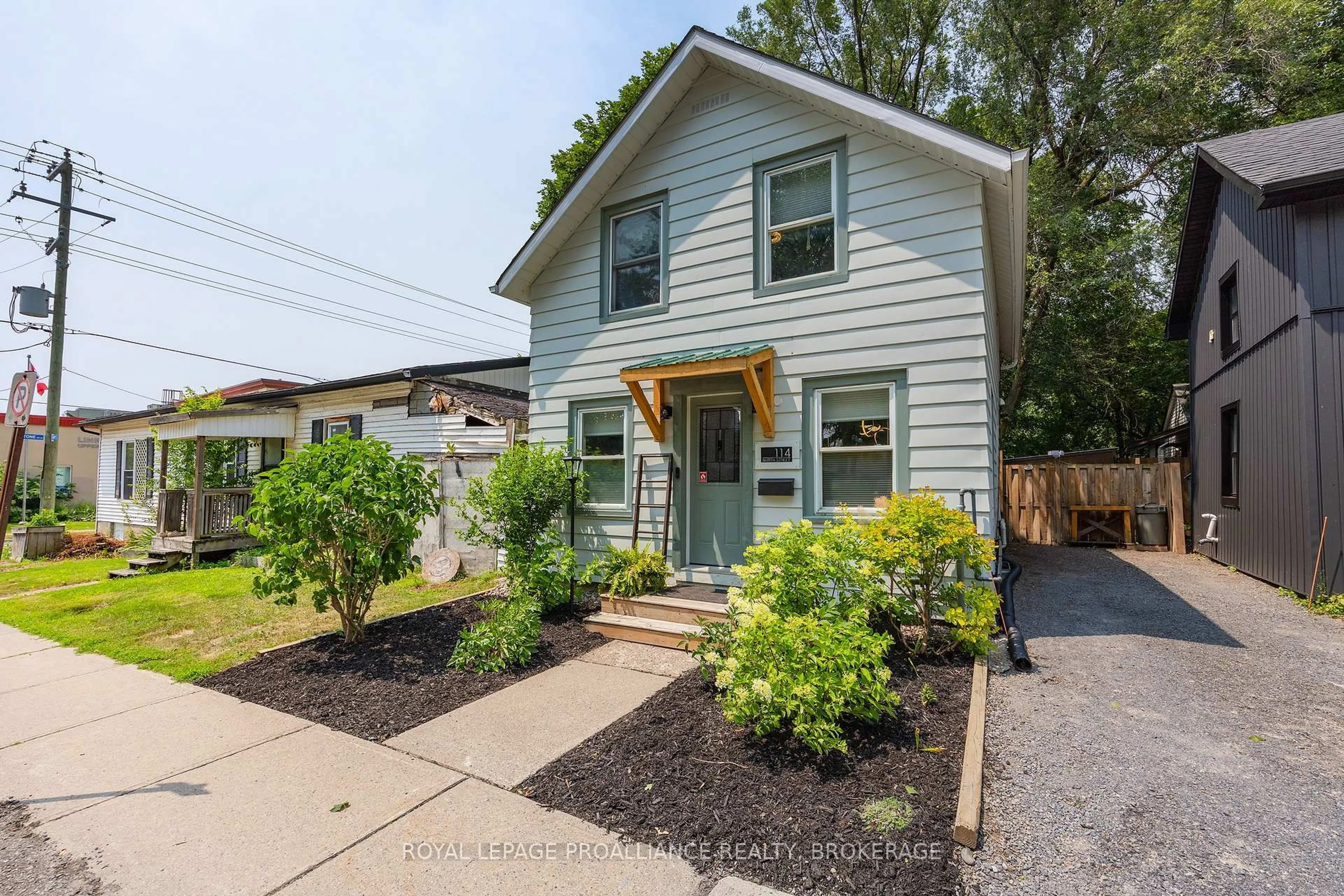 Home with vinyl exterior material, street for 114 North St, Gananoque Ontario K7G 1L6
