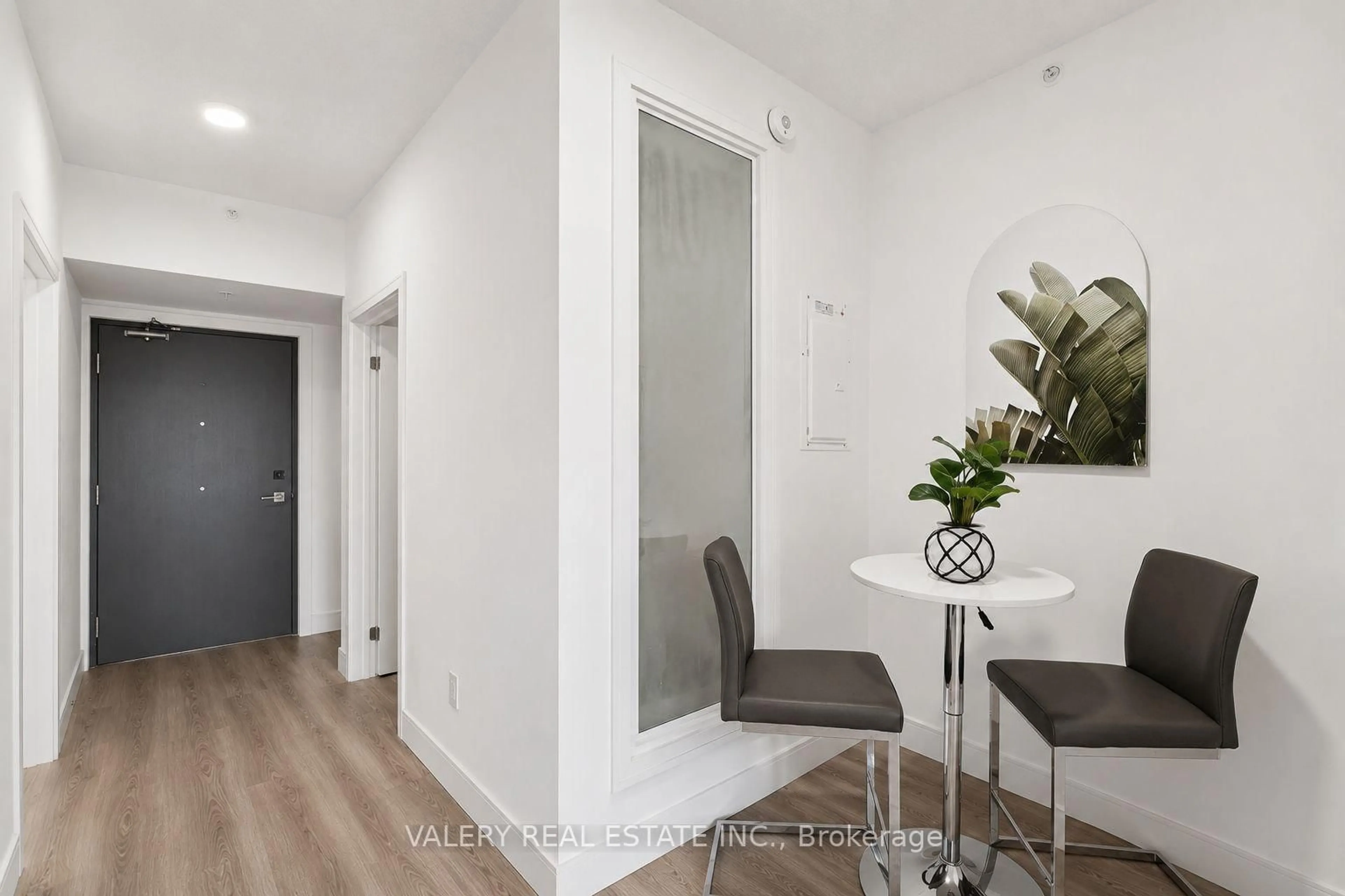 Indoor entryway for 1 Wellington St #717, Brantford Ontario N3T 2L3