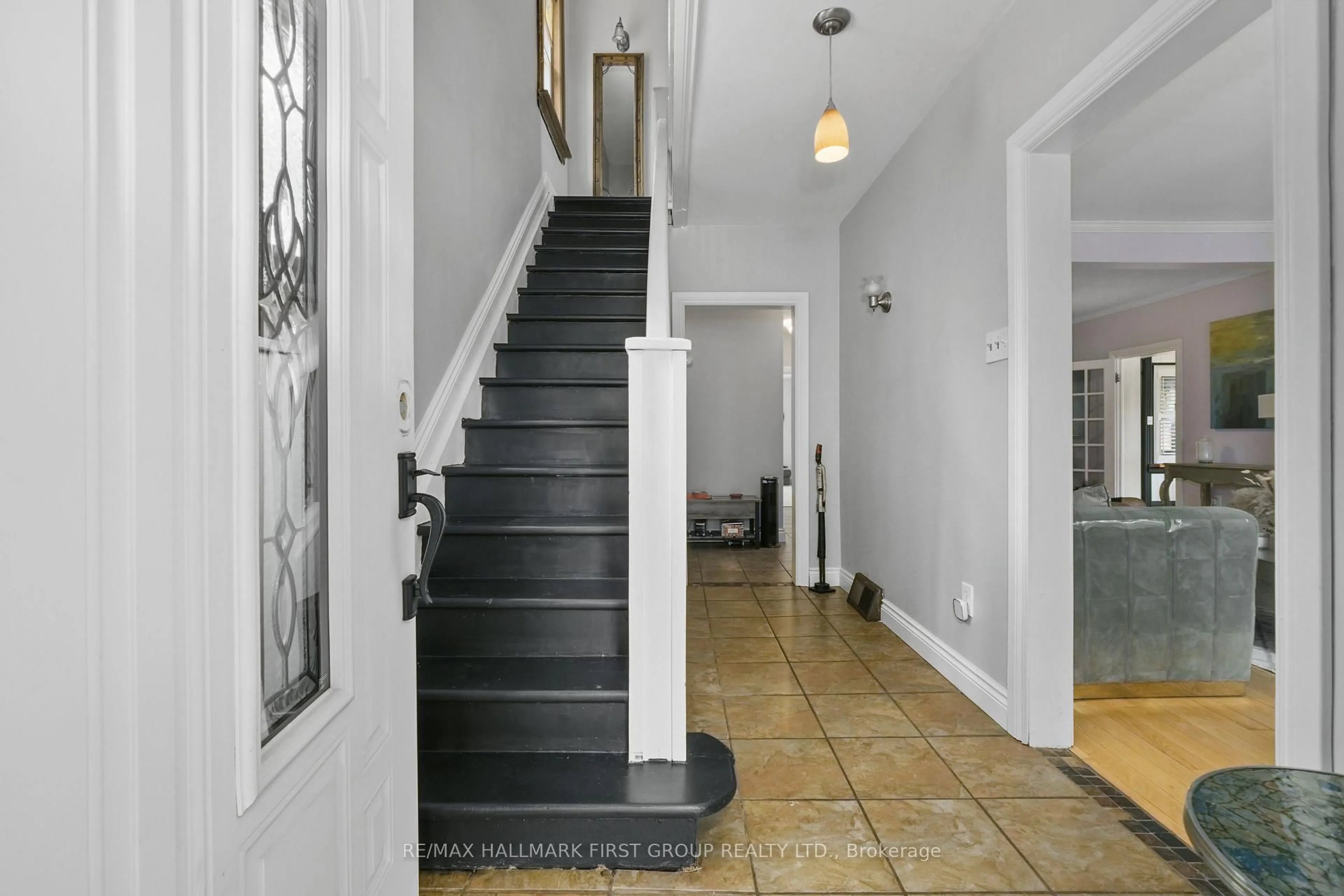Indoor foyer for 89 Rose Glen Rd, Port Hope Ontario L1A 3V6