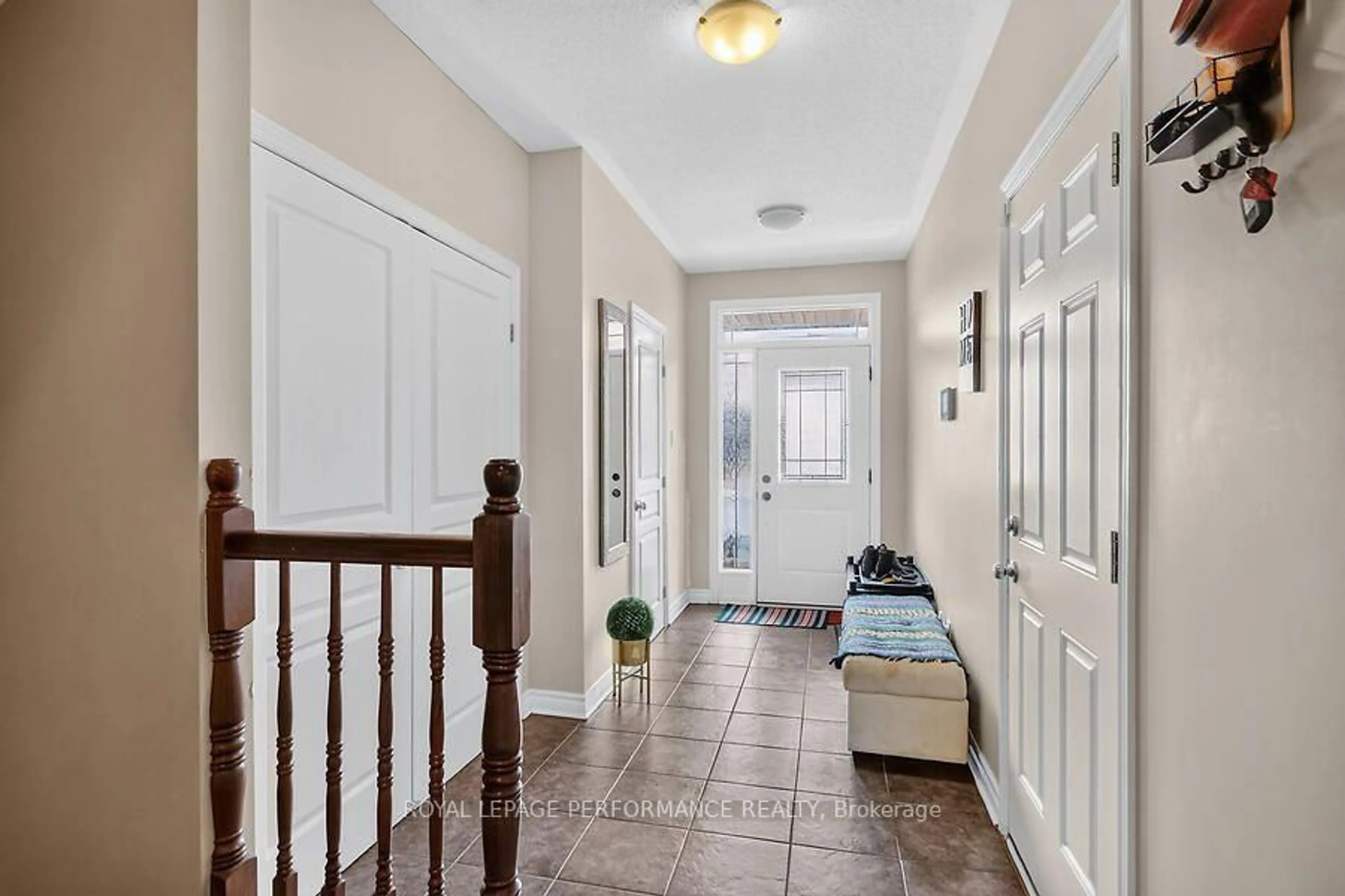 Indoor entryway for 510 BARRICK HILL Rd, Ottawa Ontario K2M 0B5