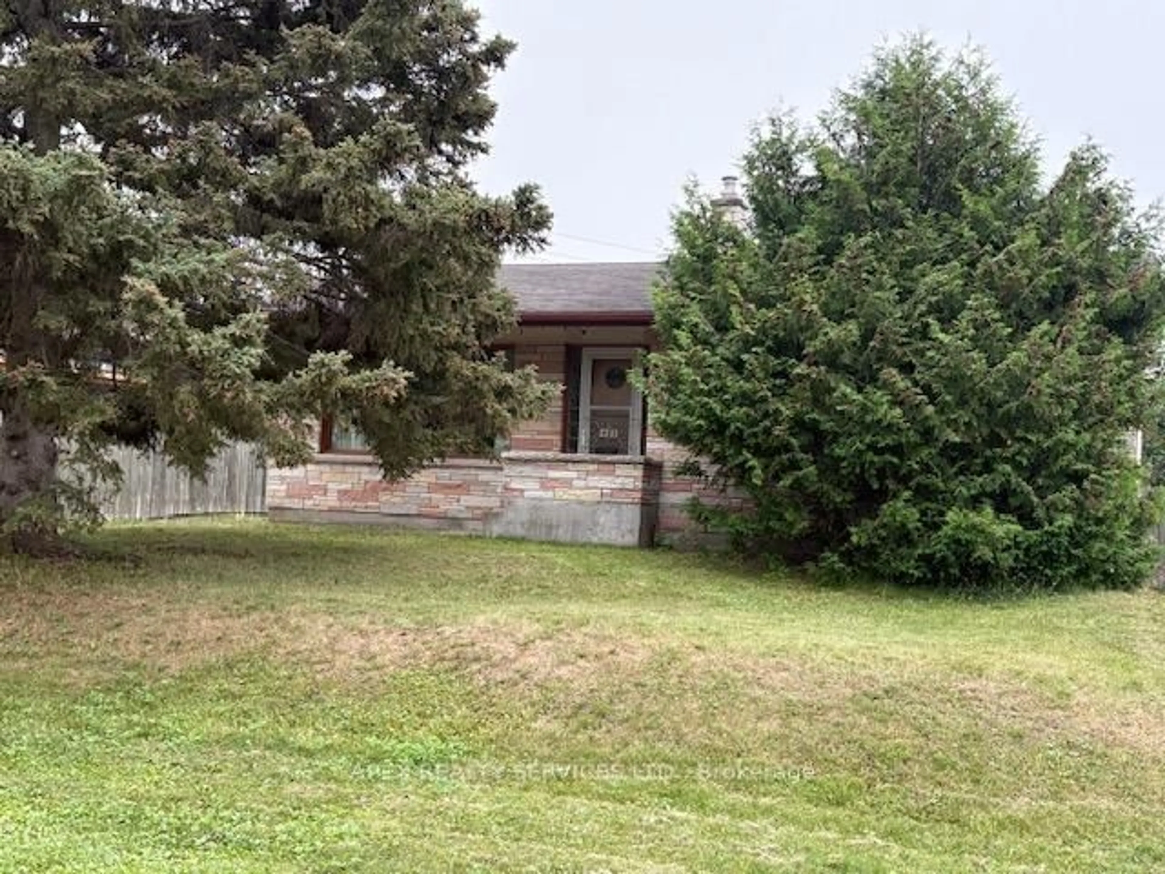 A pic from outside/outdoor area/front of a property/back of a property/a pic from drone, unknown for 463 Richard Street, Thunder Bay Ontario P7A 1R2