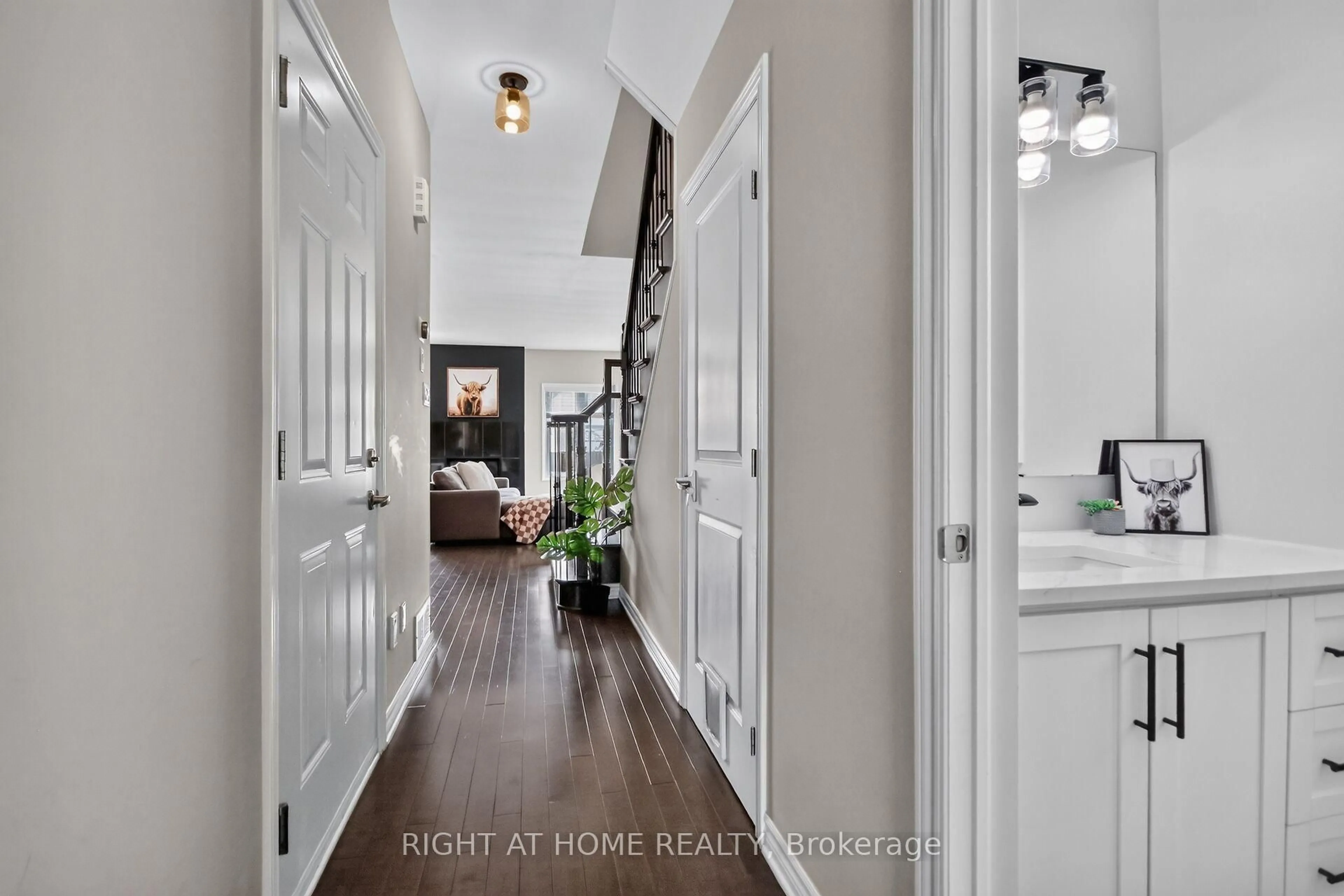 Indoor entryway for 84 Francis St, Carleton Place Ontario K7C 0E9