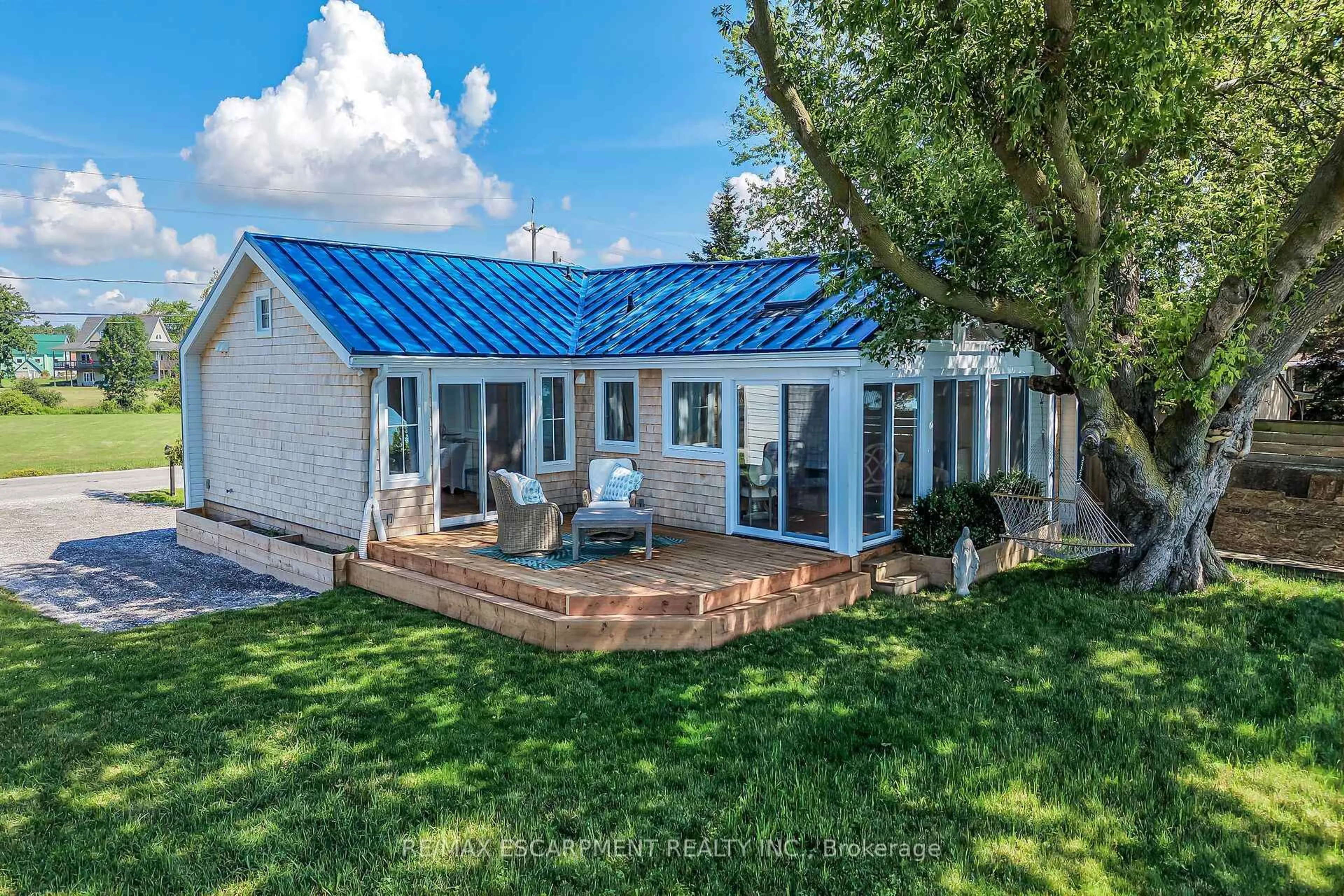 Home with vinyl exterior material, water/lake/river/ocean view for 964 South Coast Dr, Haldimand Ontario N0A 1L0