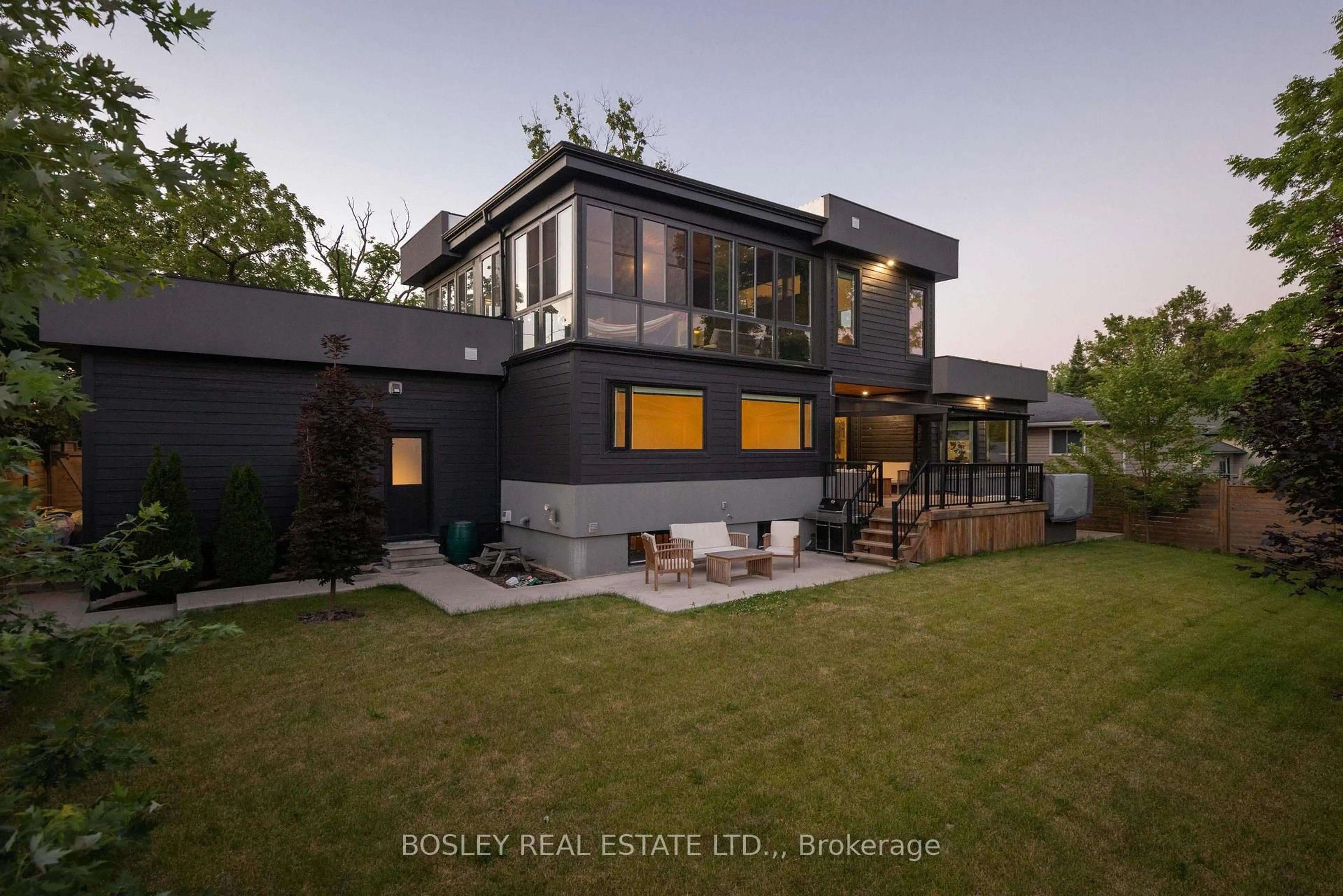 Home with brick exterior material, unknown for 29 Rosedale Ave, Thorold Ontario L0S 1K0