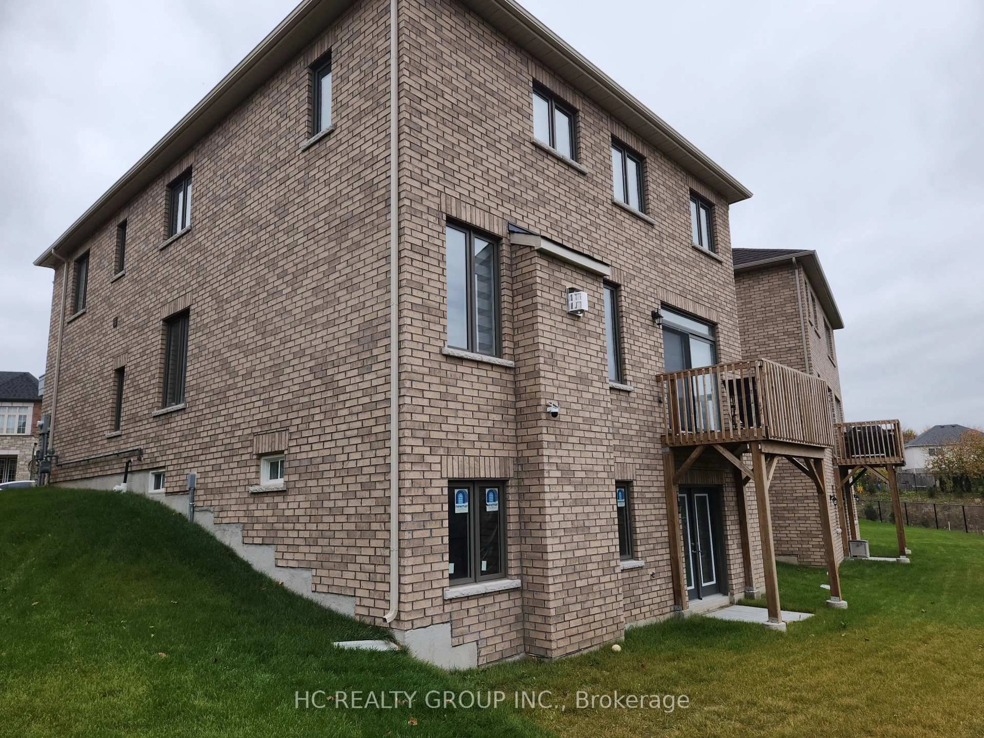 Home with brick exterior material, building for 23 Lumb Dr, Cambridge Ontario N1T 0E7