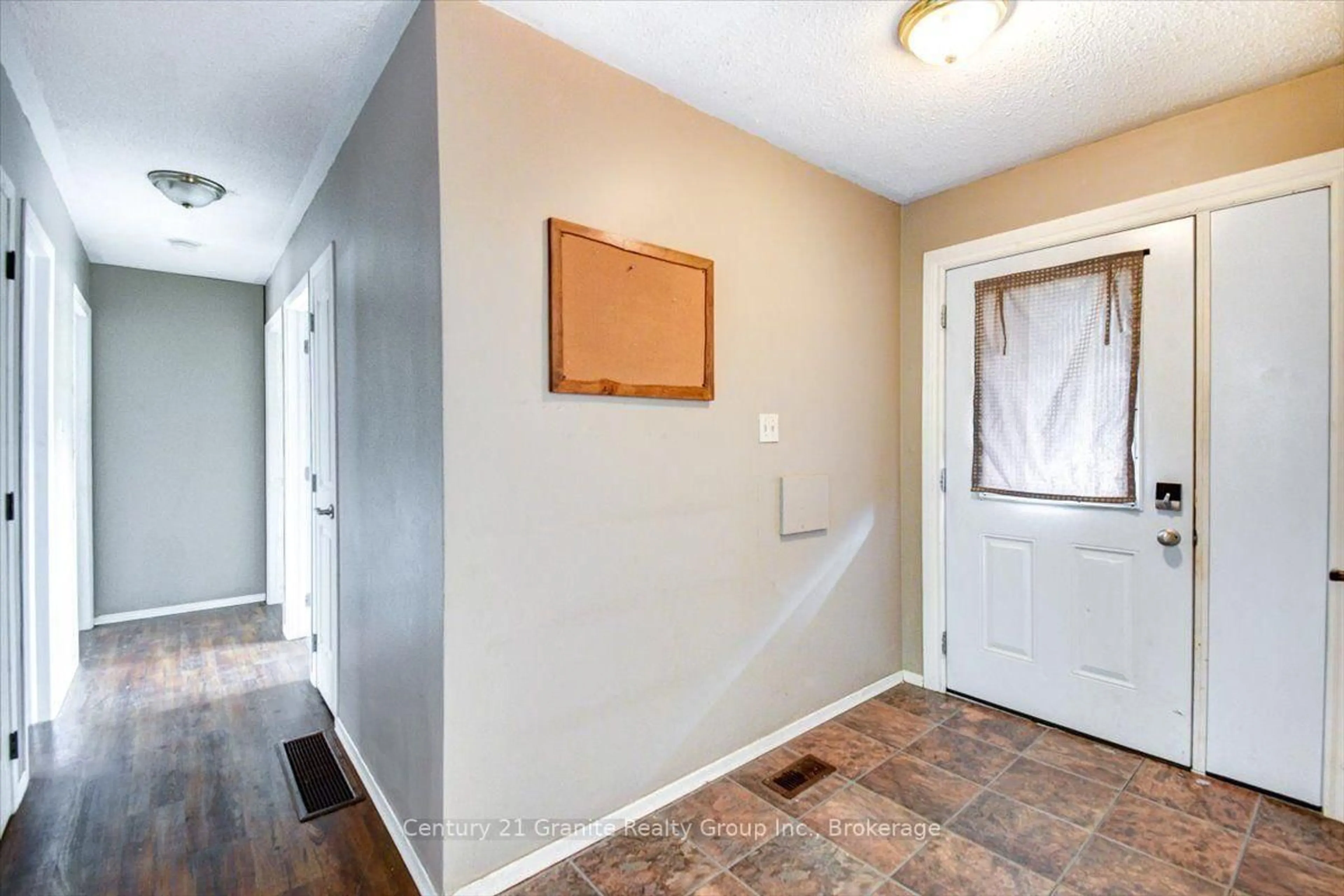 Indoor entryway for 30871 Hwy 28 Highway, Bancroft Ontario K0L 1C0