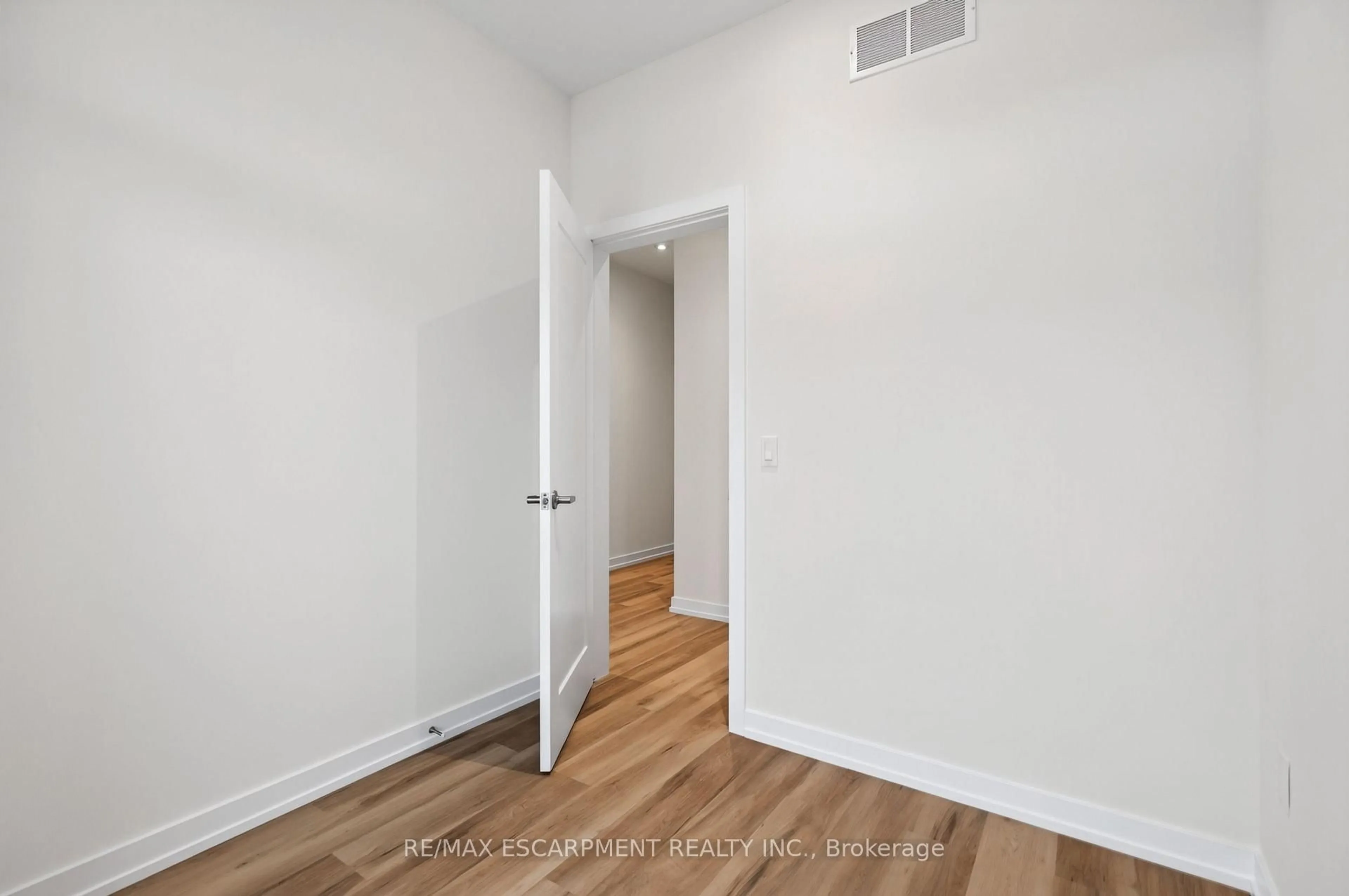 A pic of a room for 88 Valley Trail Pl, Hamilton Ontario L8B 2A2