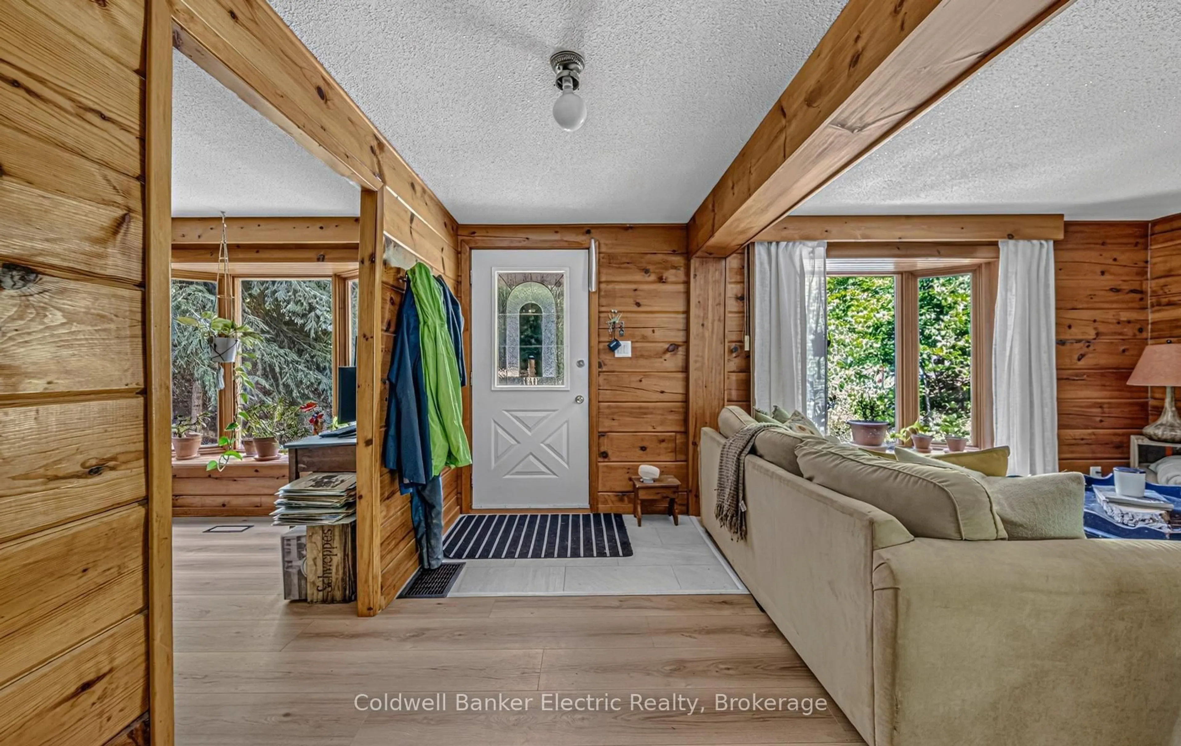 Indoor entryway for 843 Jack Lake Rd, Havelock-Belmont-Methuen Ontario K0L 1A0
