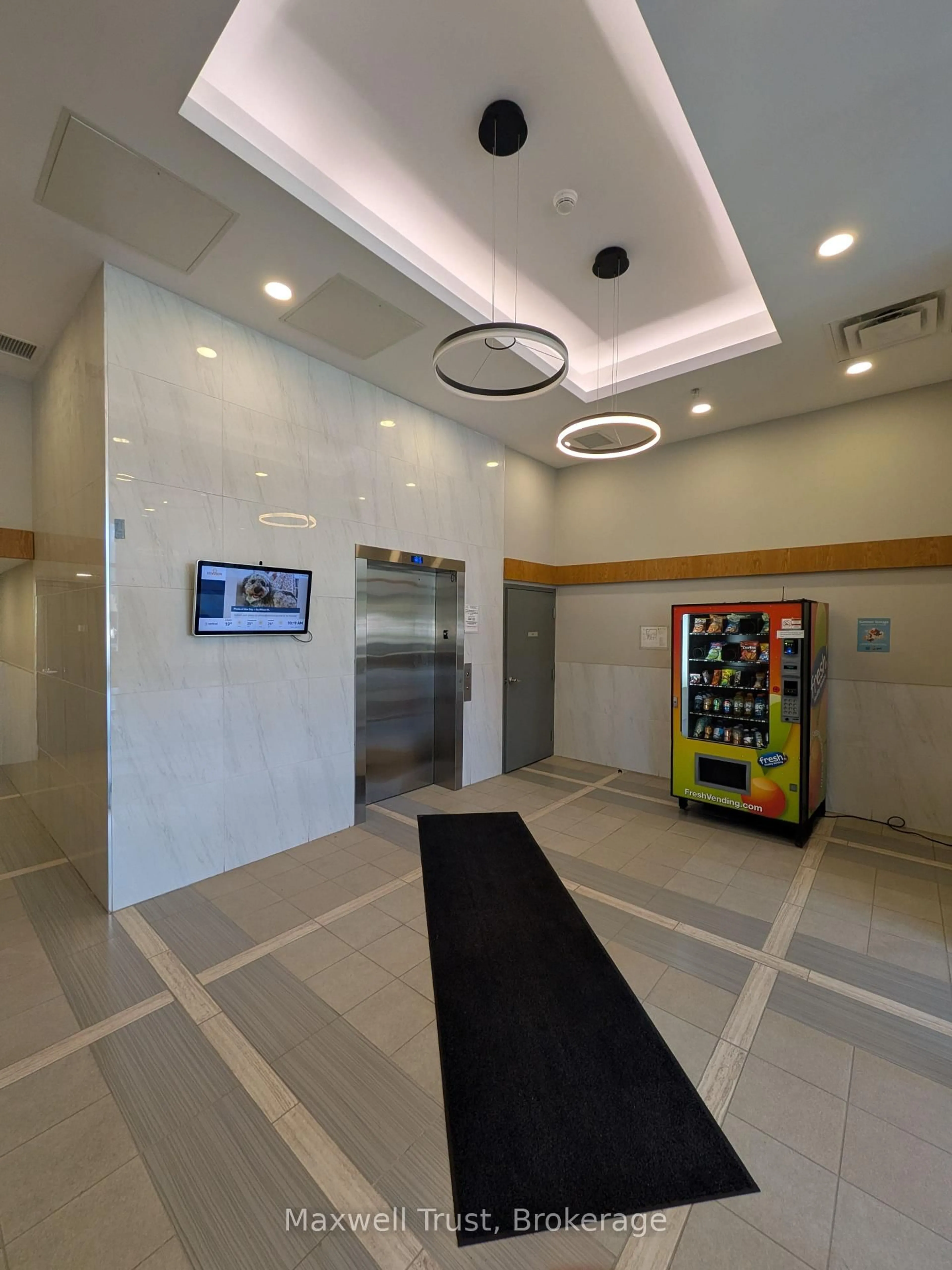 Indoor foyer for 258C Sunview St #359, Waterloo Ontario N2L 3V9