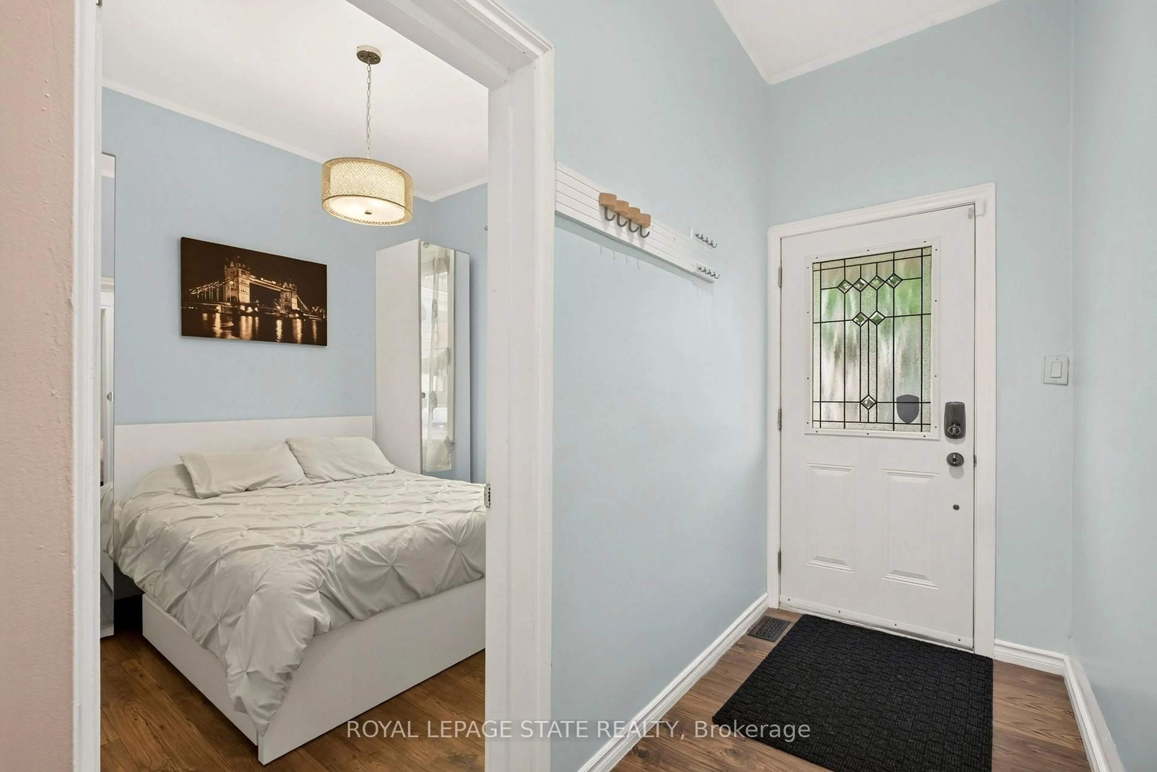 Indoor entryway for 66 Beechwood Ave, Hamilton Ontario L8L 2S4